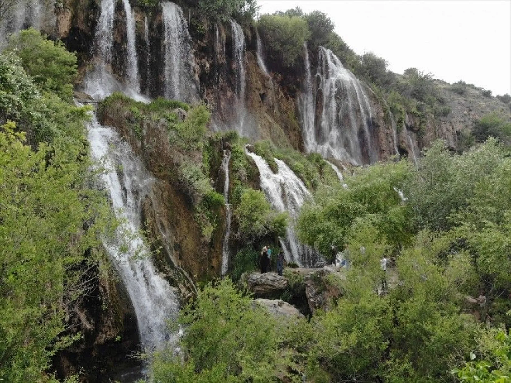 'Girlevik Şelalesi' güzelliğiyle hayran bırakıyor