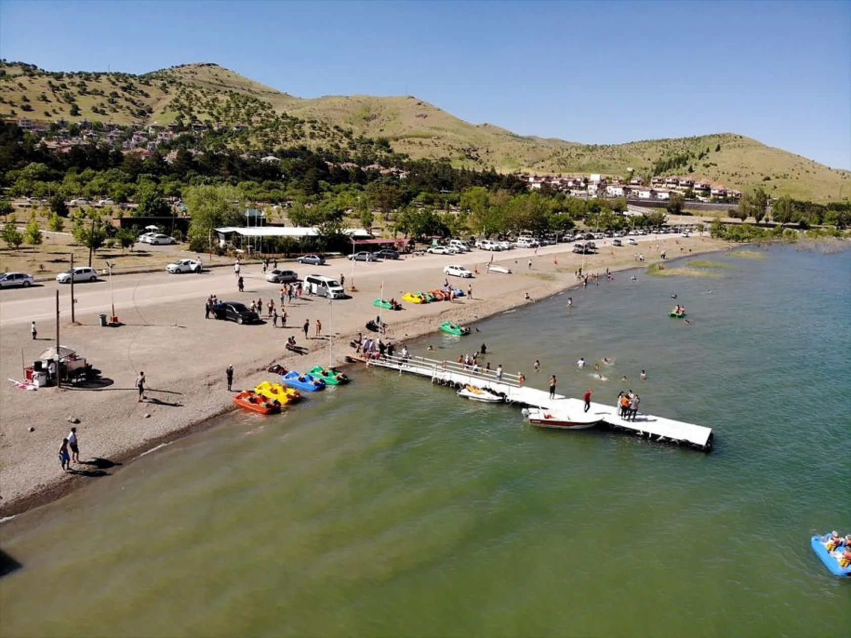 Hazar Gölü sahillerinde bayram bereketi