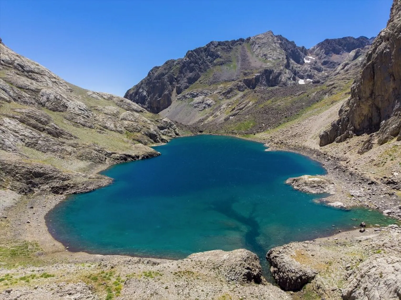 Karagöl, doğal güzelliğiyle doğaseverleri ağırlıyor