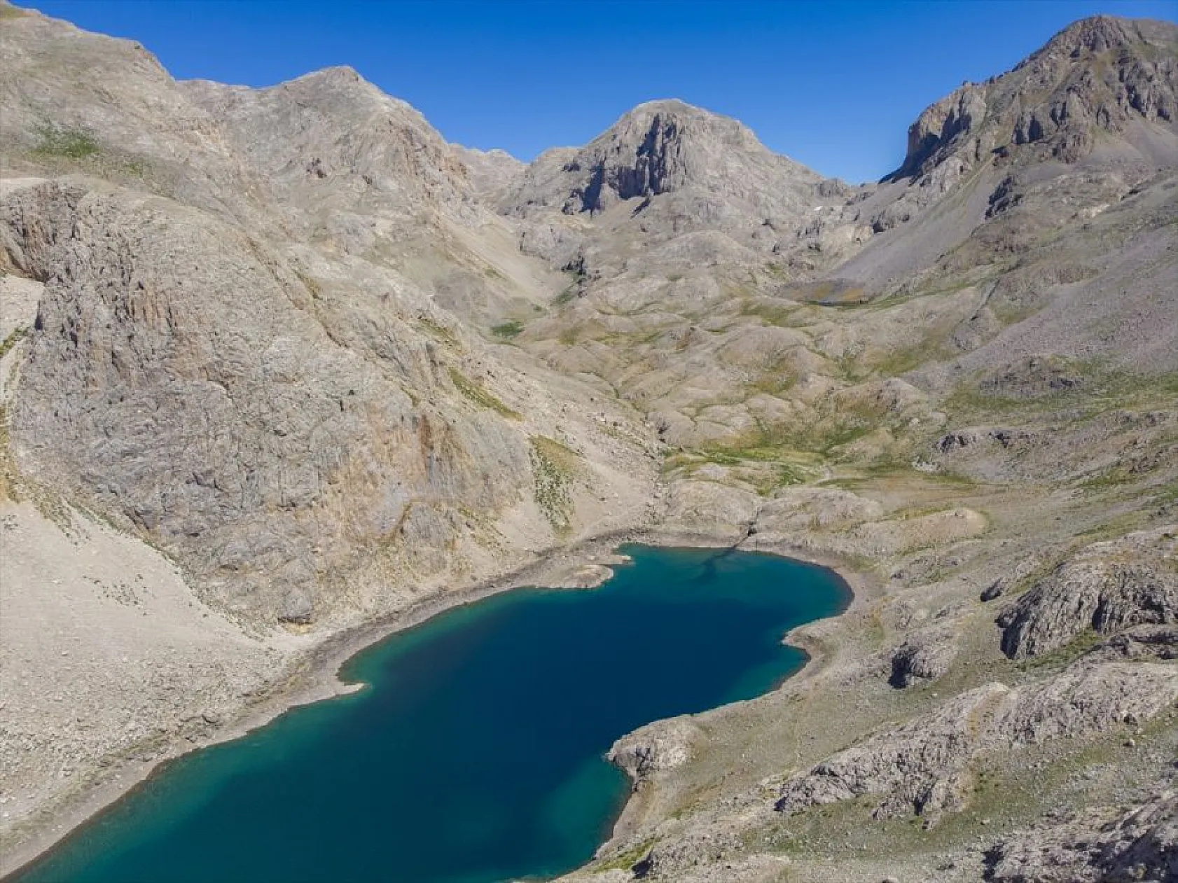 Karagöl, doğal güzelliğiyle doğaseverleri ağırlıyor