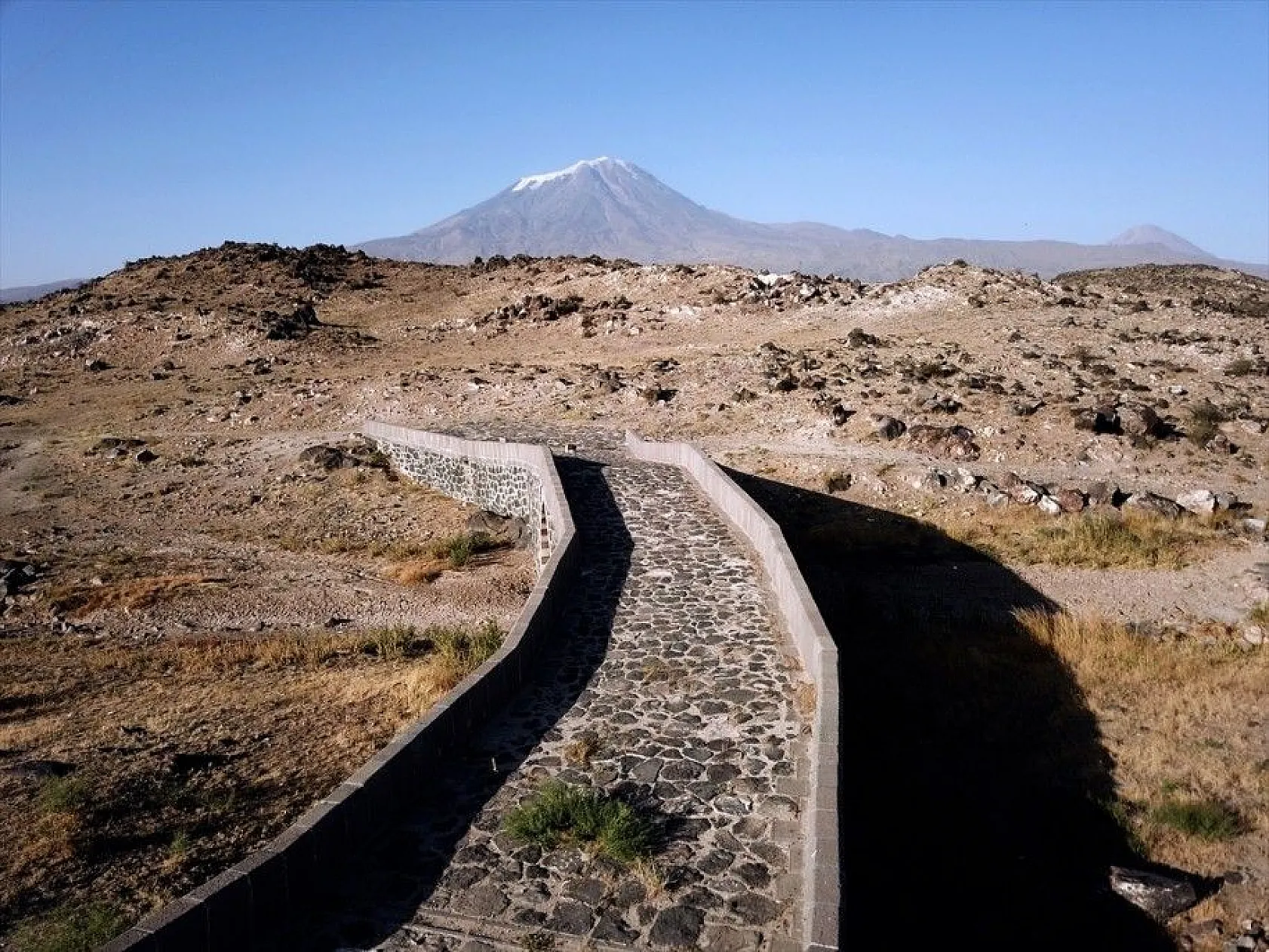 Tarihi Alaca Köprü yıllara meydan okuyor