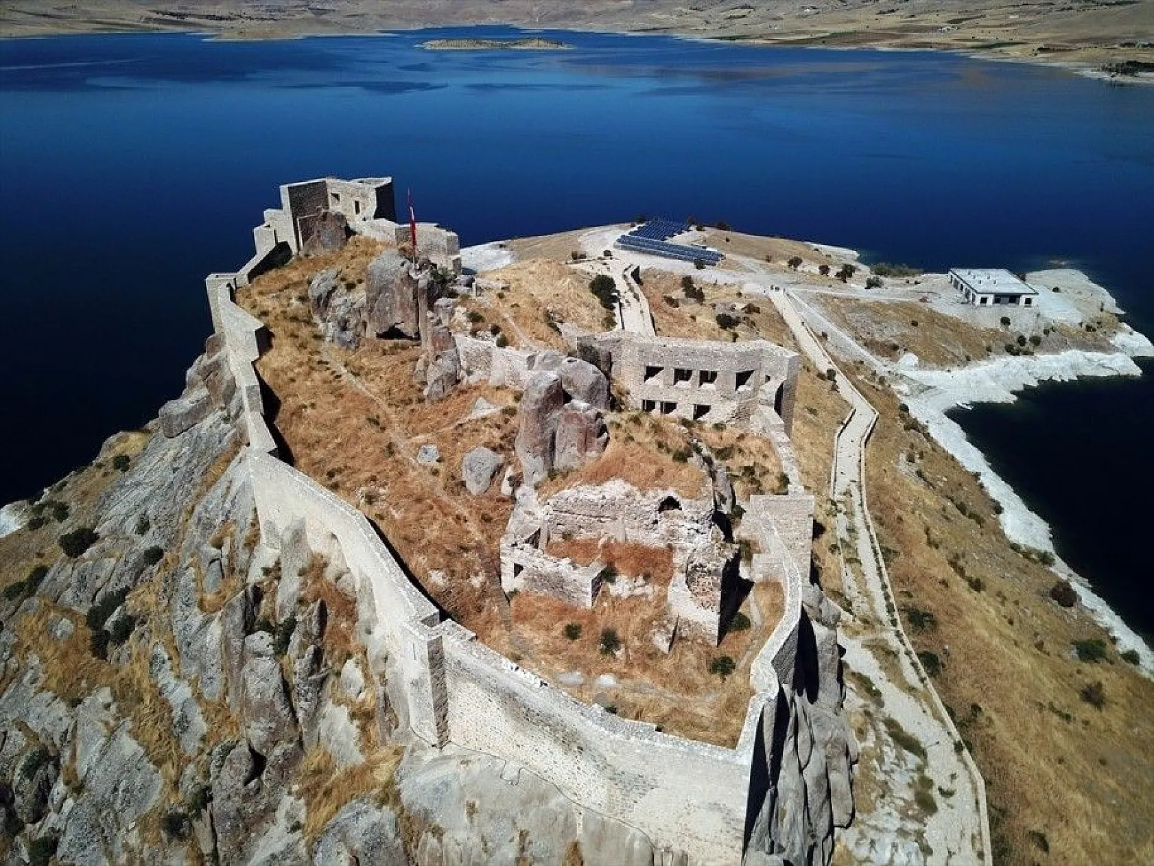 Tarihi Pertek Kalesi turistlerin uğrak yeri olacak