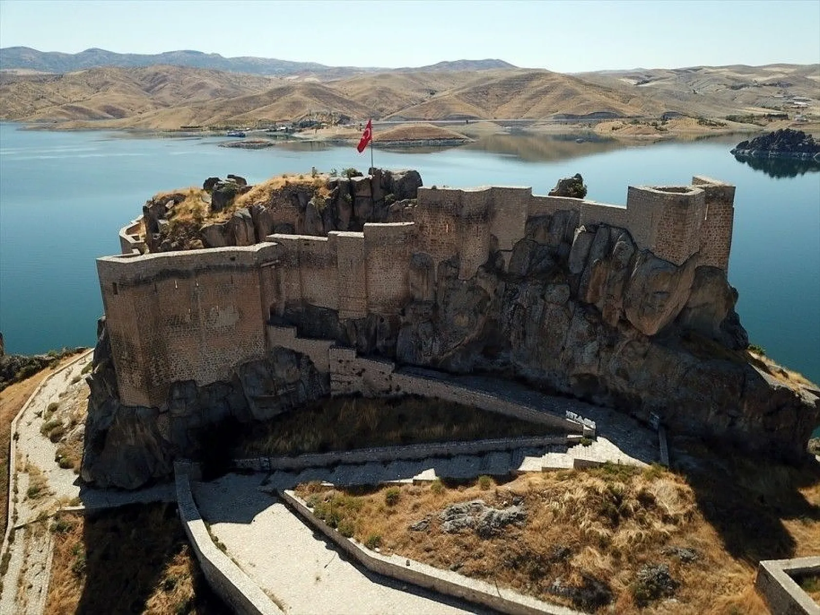 Tarihi Pertek Kalesi turistlerin uğrak yeri olacak