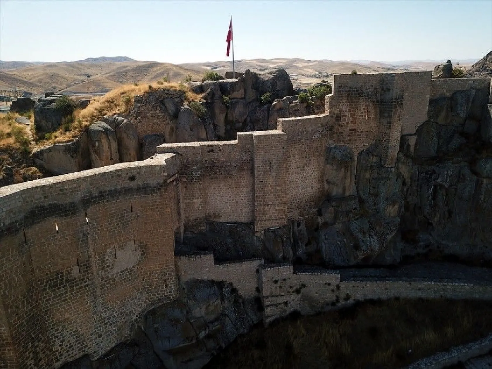 Tarihi Pertek Kalesi turistlerin uğrak yeri olacak