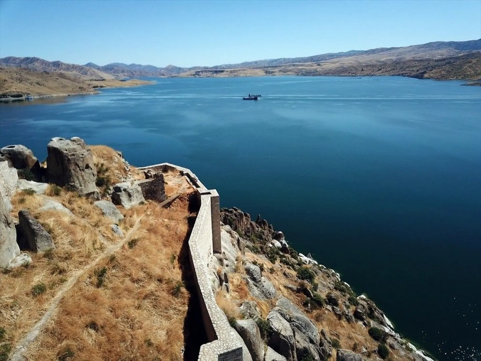 Tarihi Pertek Kalesi turistlerin uğrak yeri olacak