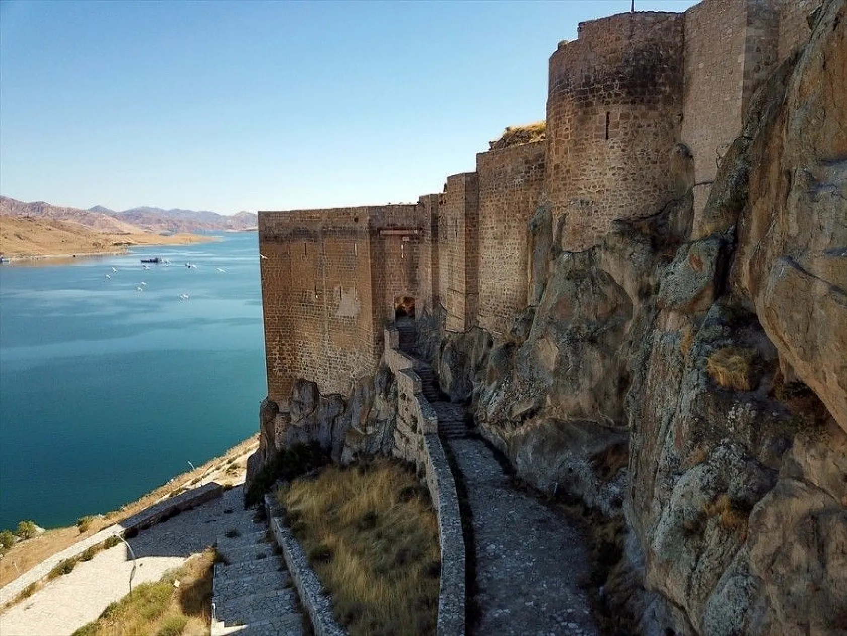 Tarihi Pertek Kalesi turistlerin uğrak yeri olacak