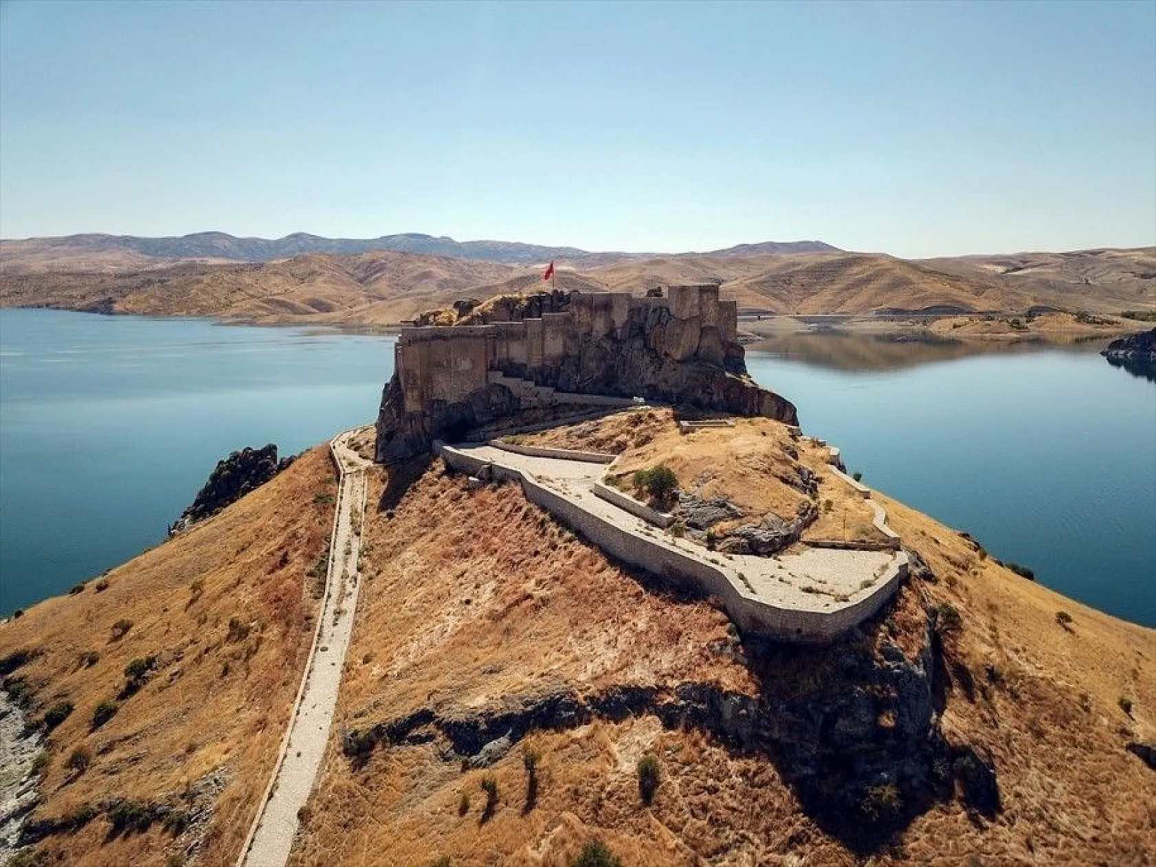 Tarihi Pertek Kalesi turistlerin uğrak yeri olacak