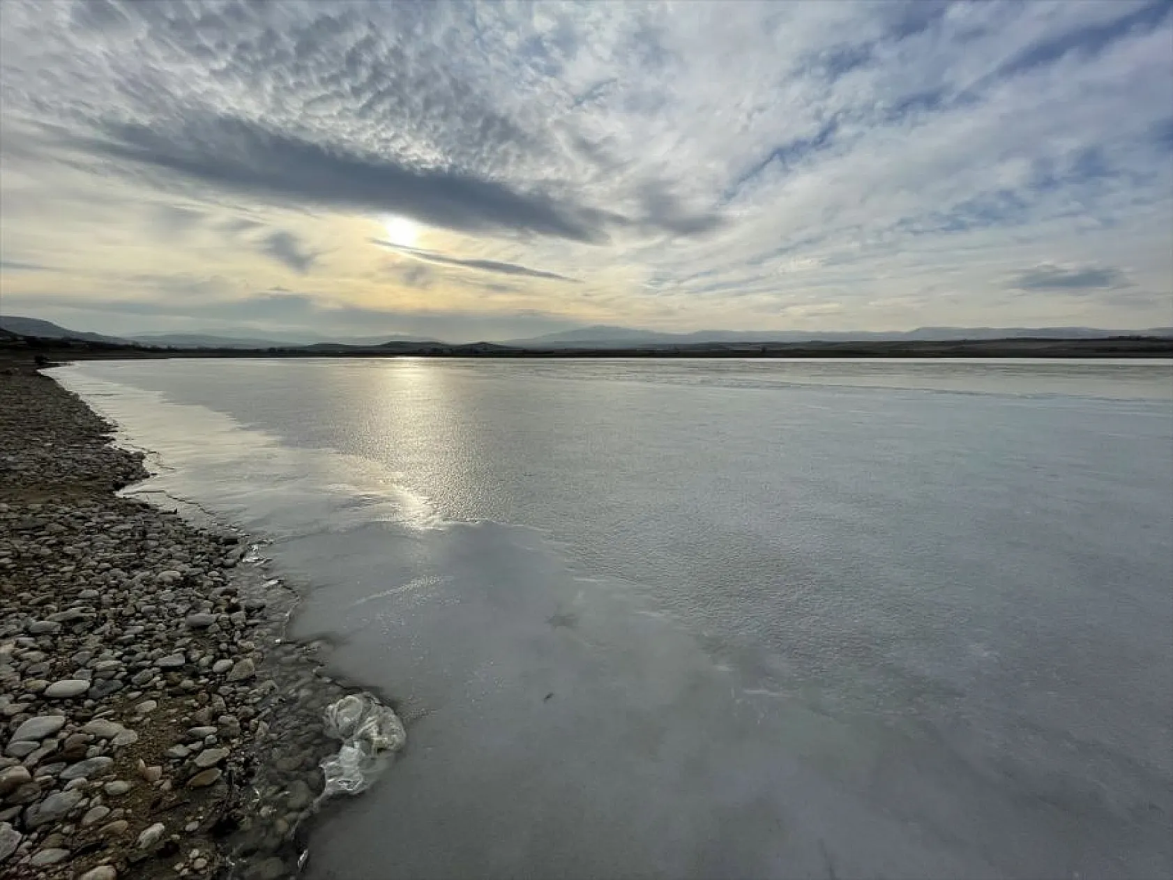 Cip Baraj Gölü kısmen buz tuttu
