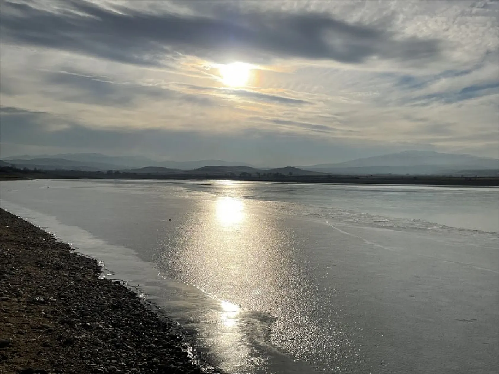 Cip Baraj Gölü kısmen buz tuttu