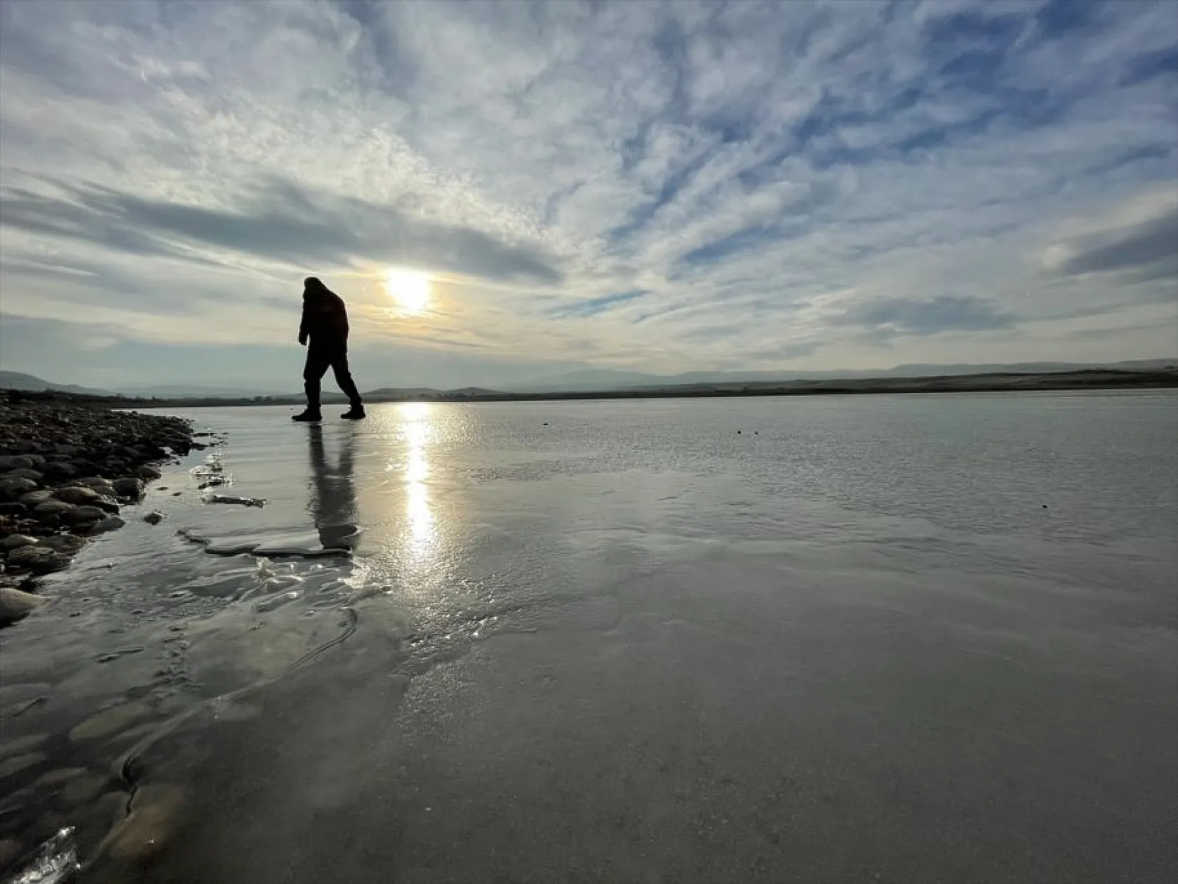 Cip Baraj Gölü kısmen buz tuttu
