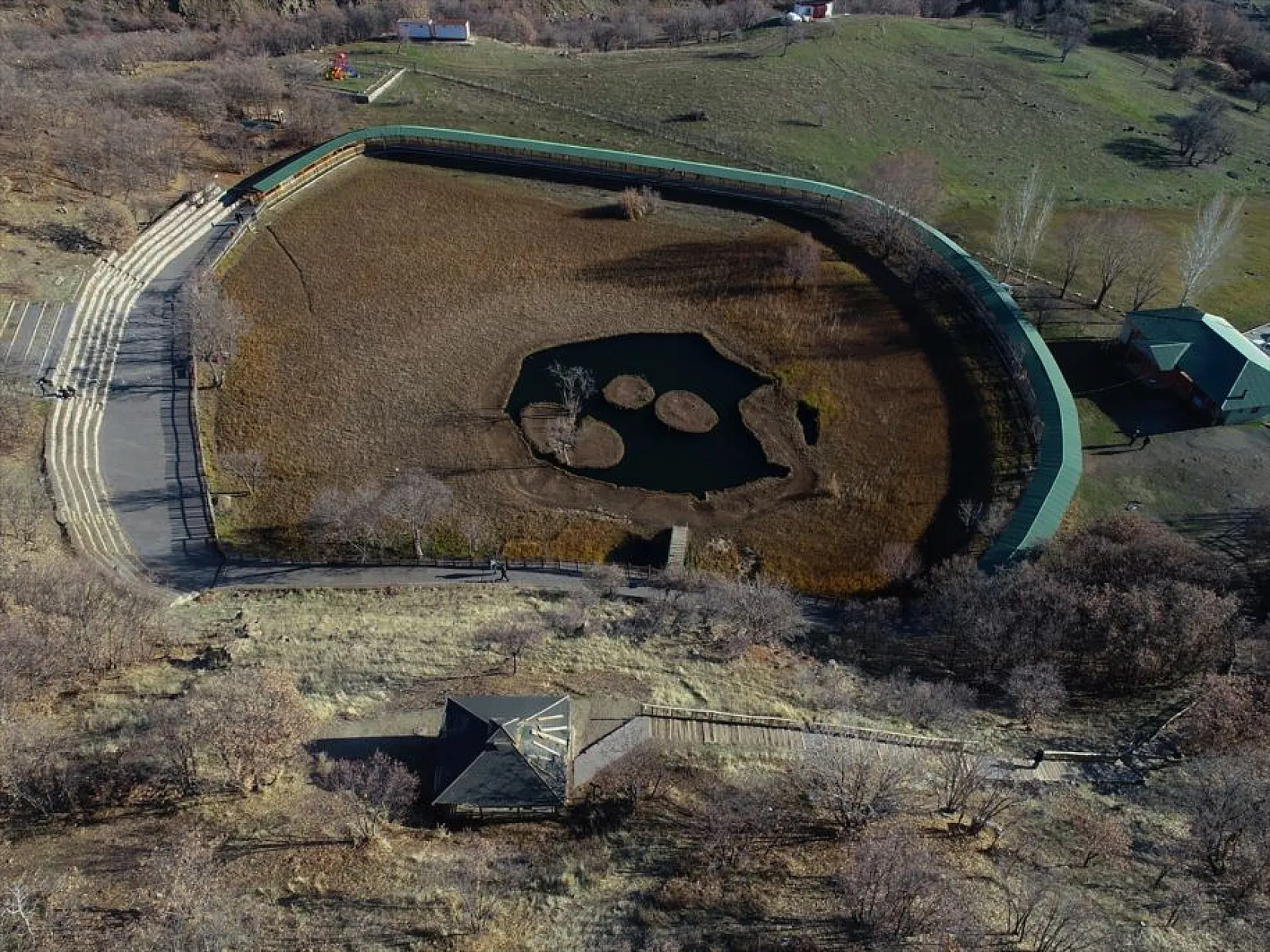 Yüzen adaları ziyaretçi sayısında zirveyi gördü