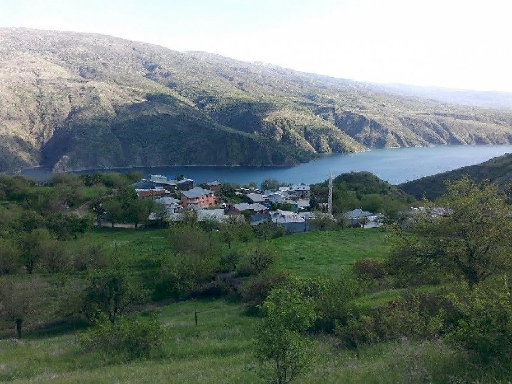 Abutahir'de manzarası ile dikkat çeken bin yıllık kümbet