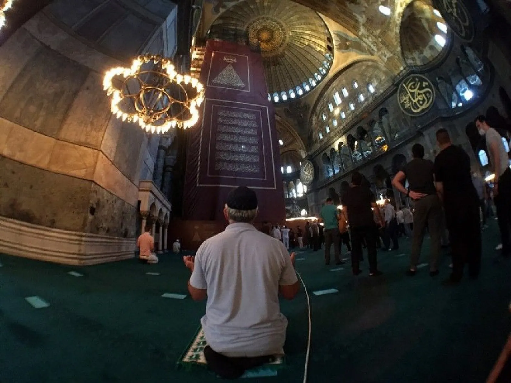 Kurban Bayramı'nın son gününde vatandaşlar Ayasofya'ya akın etti