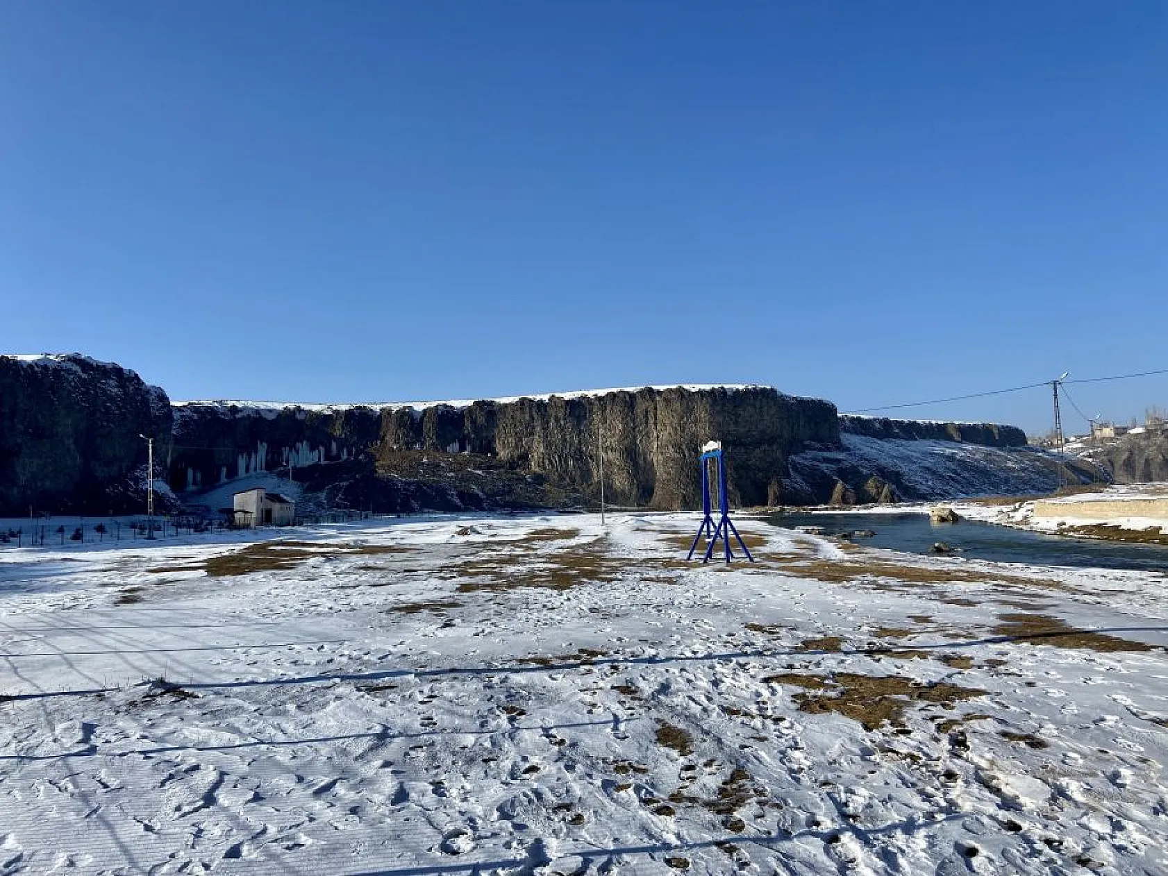 Beyaza bürünen Murat Kanyonu, manzarasıyla görenleri mest ediyor