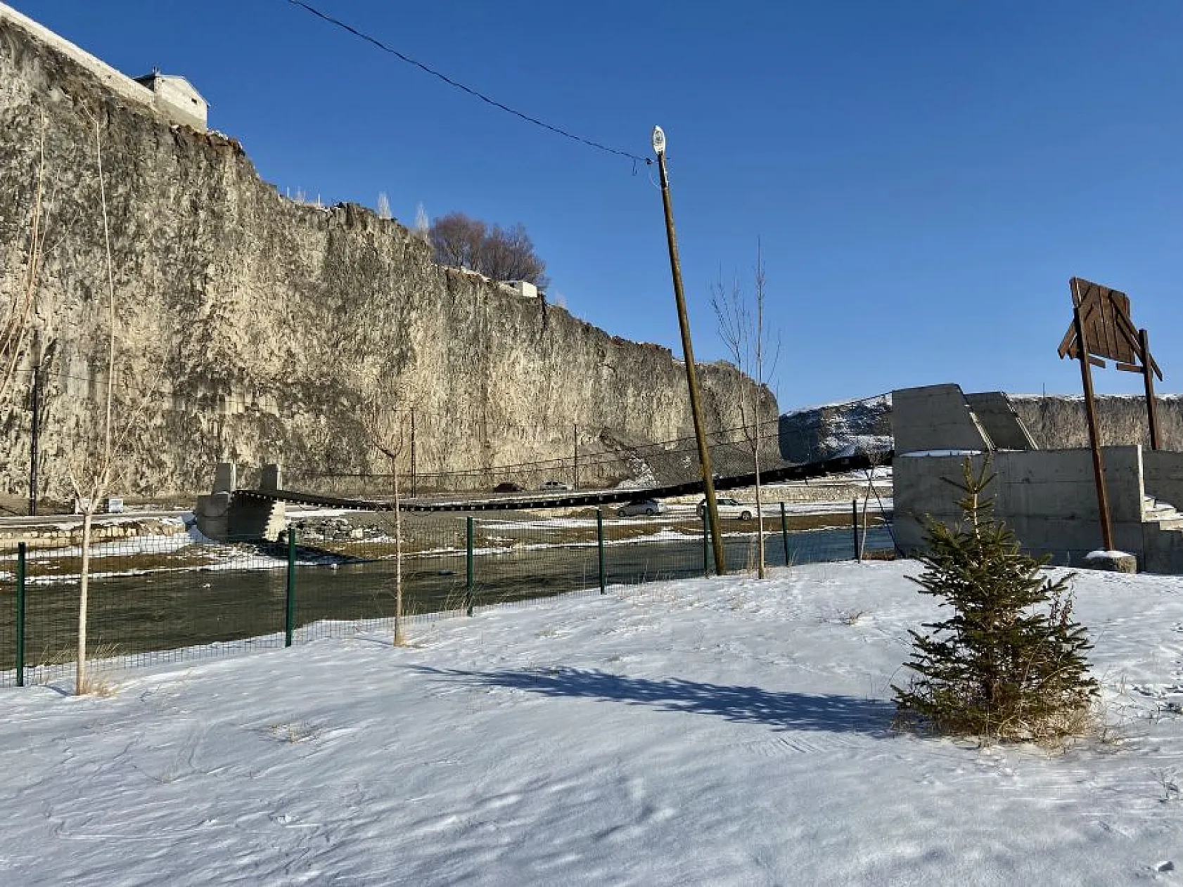 Beyaza bürünen Murat Kanyonu, manzarasıyla görenleri mest ediyor