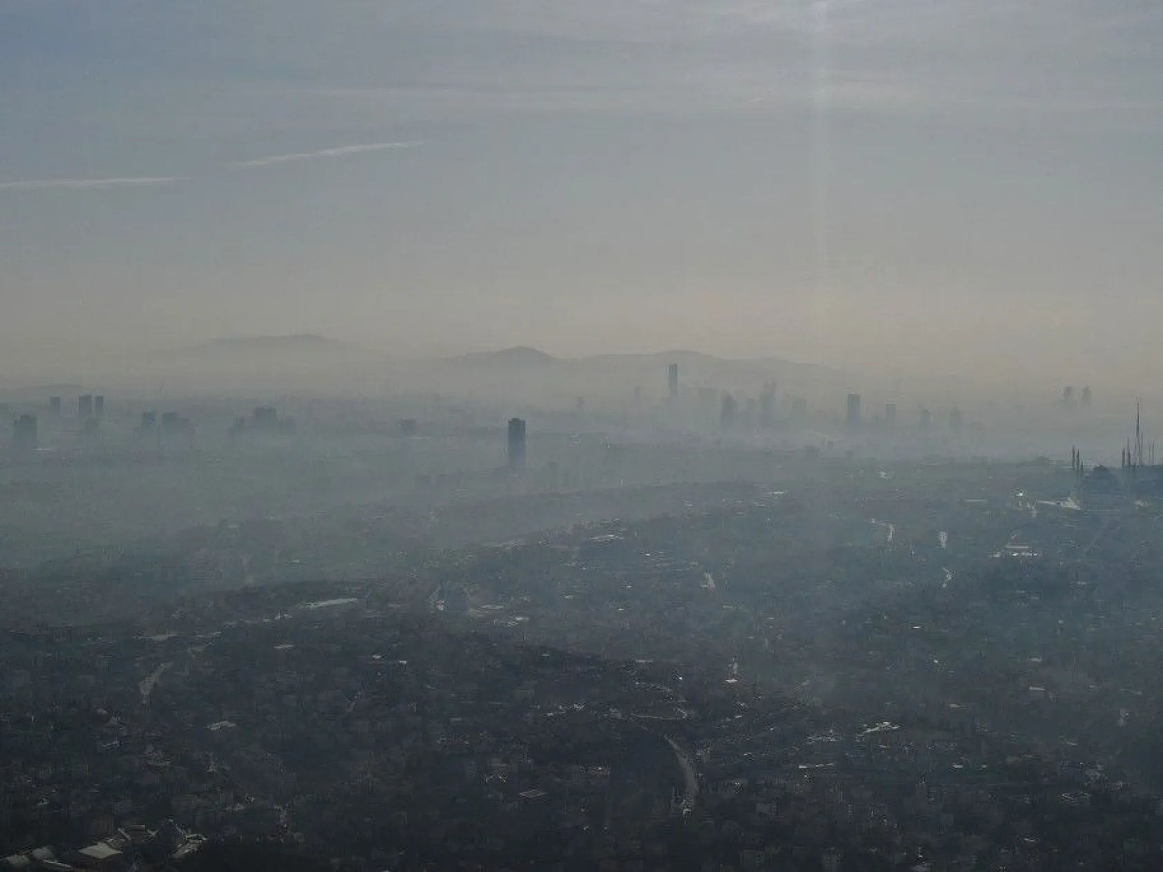 Sis altındaki İstanbul havadan görüntülendi