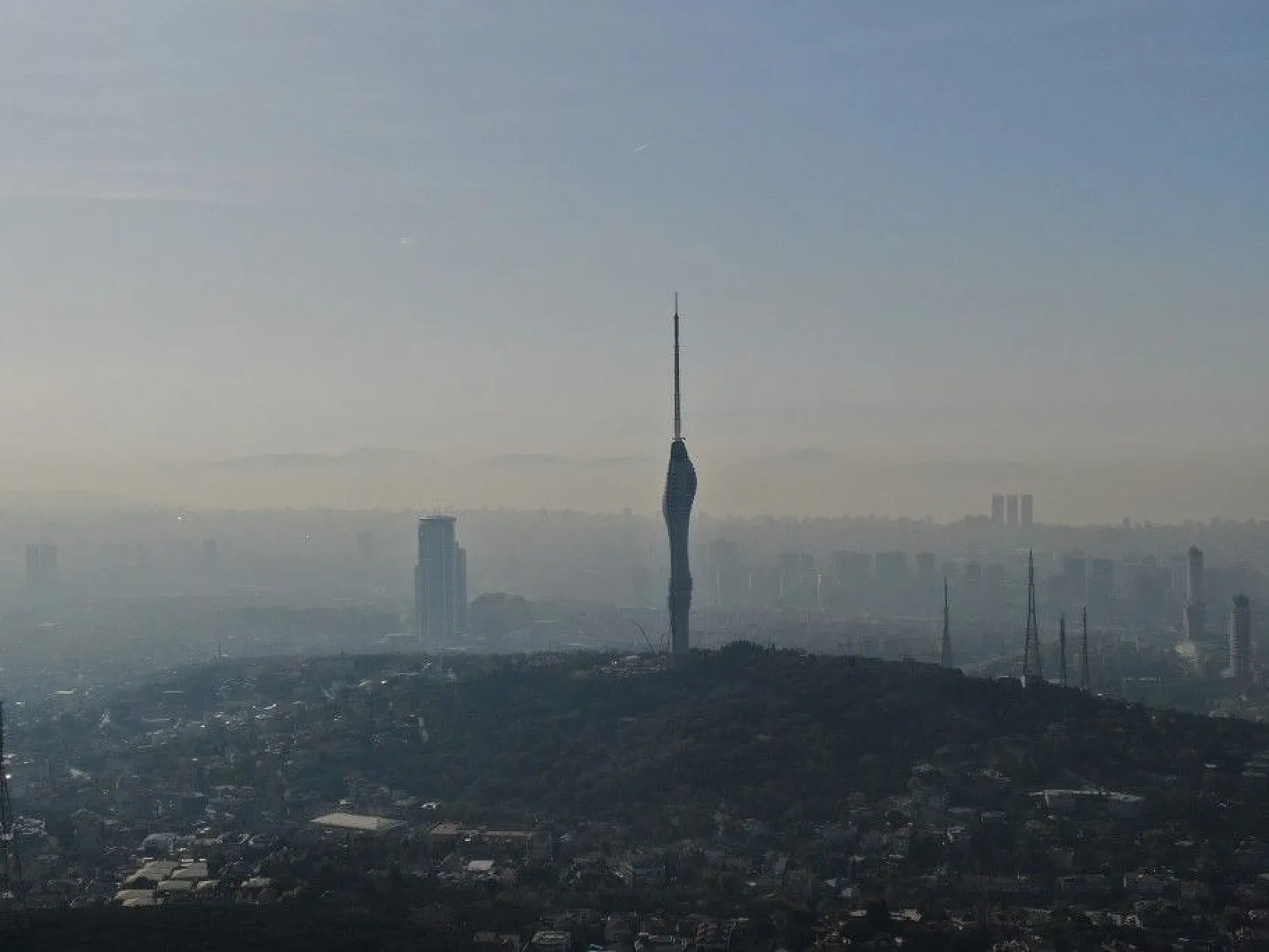 Sis altındaki İstanbul havadan görüntülendi