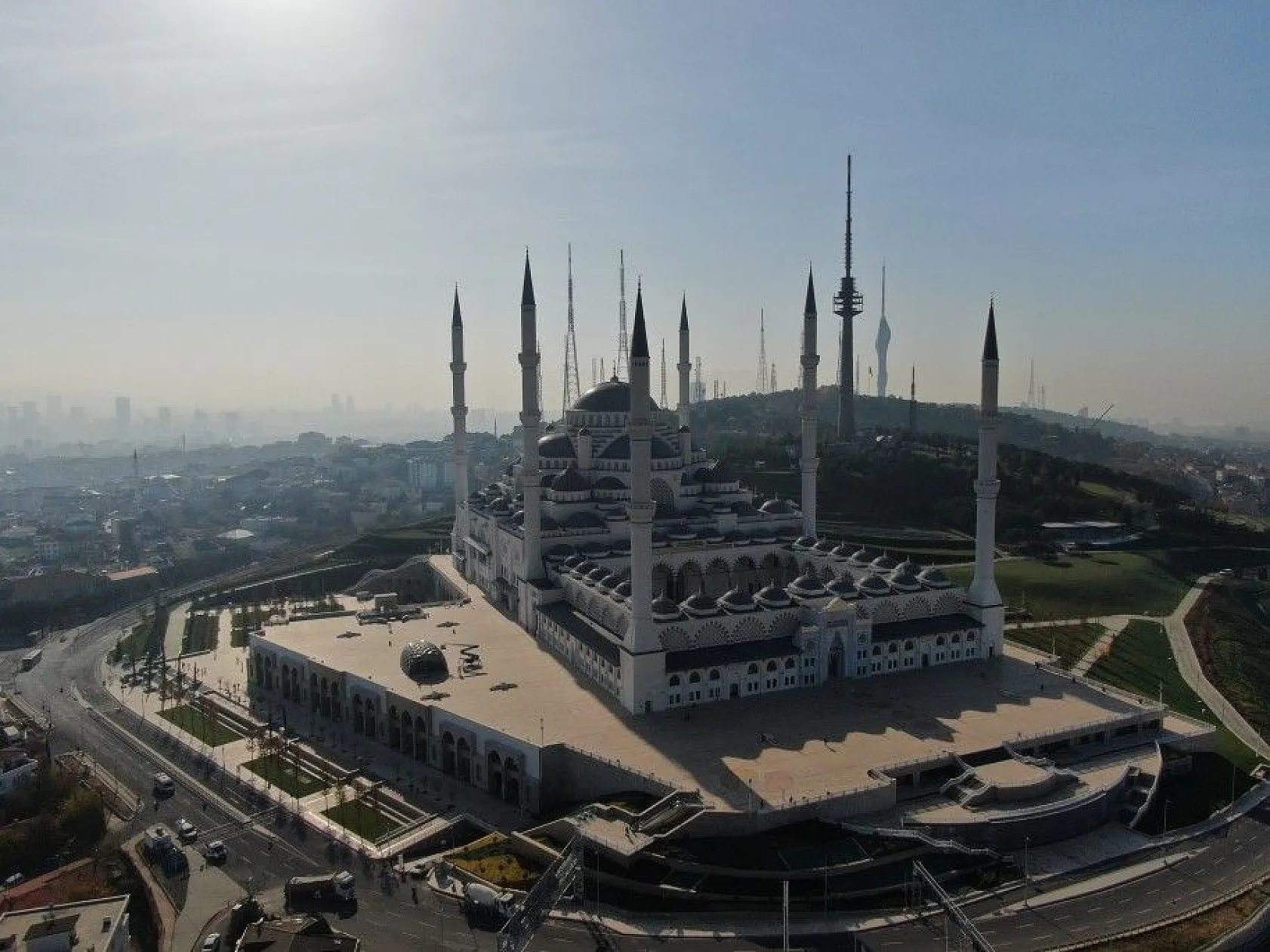 Sis altındaki İstanbul havadan görüntülendi