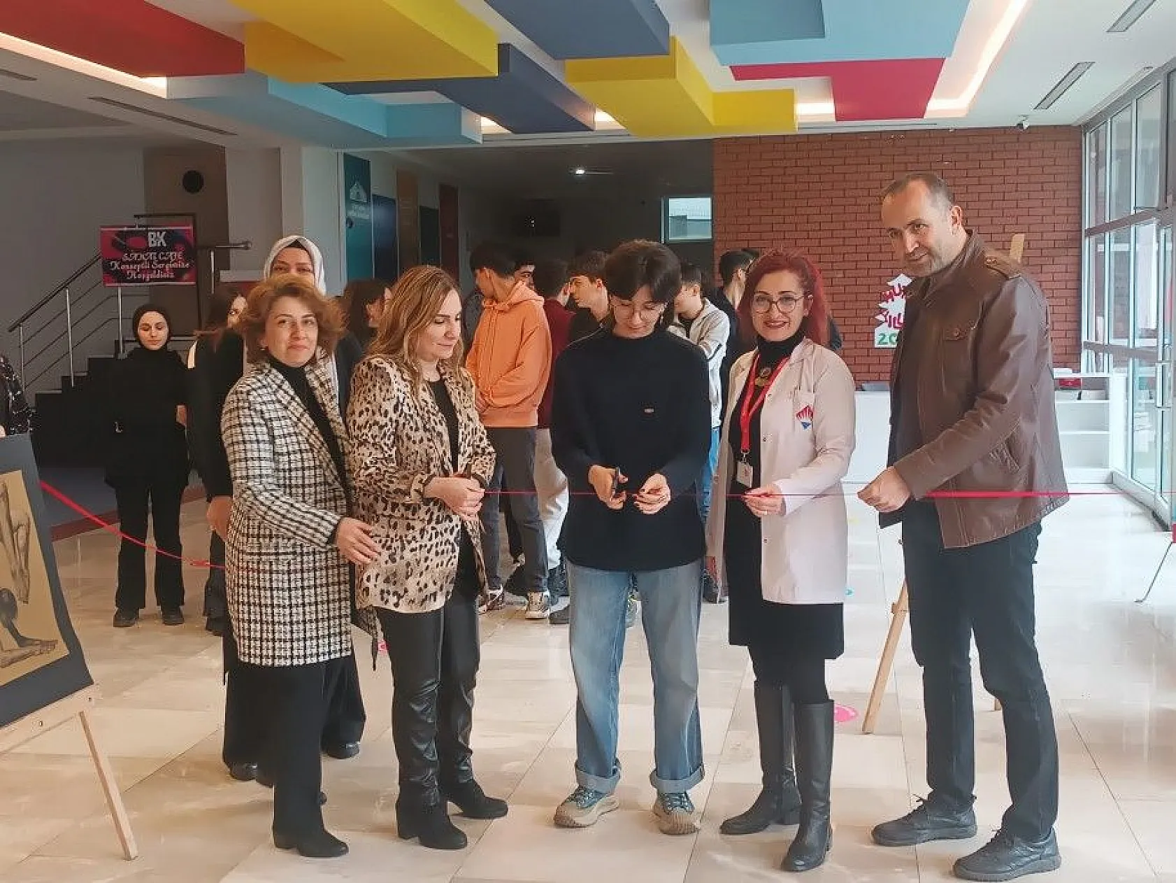 Bahçeşehirli öğrenciden resim sergisi