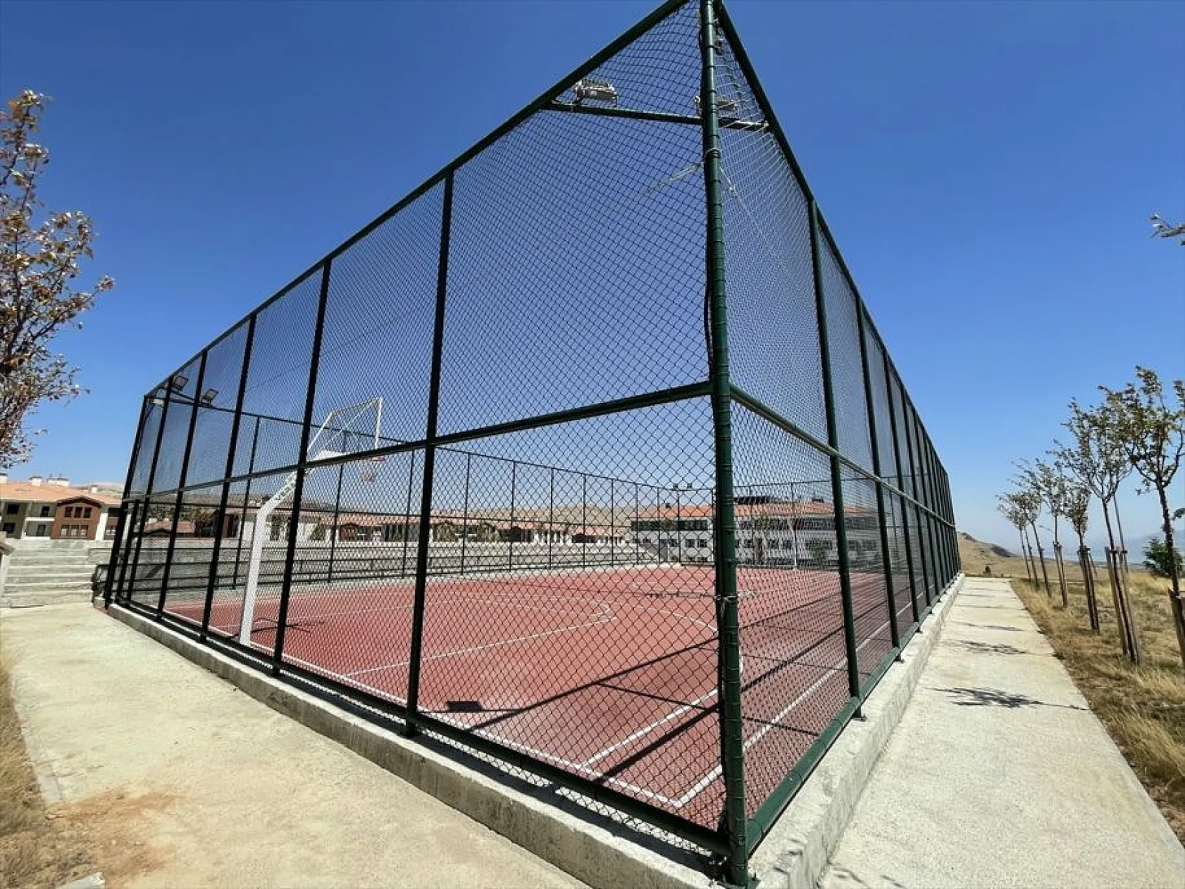 Elazığ'ın farklı noktalarında modern okullar yükseliyor