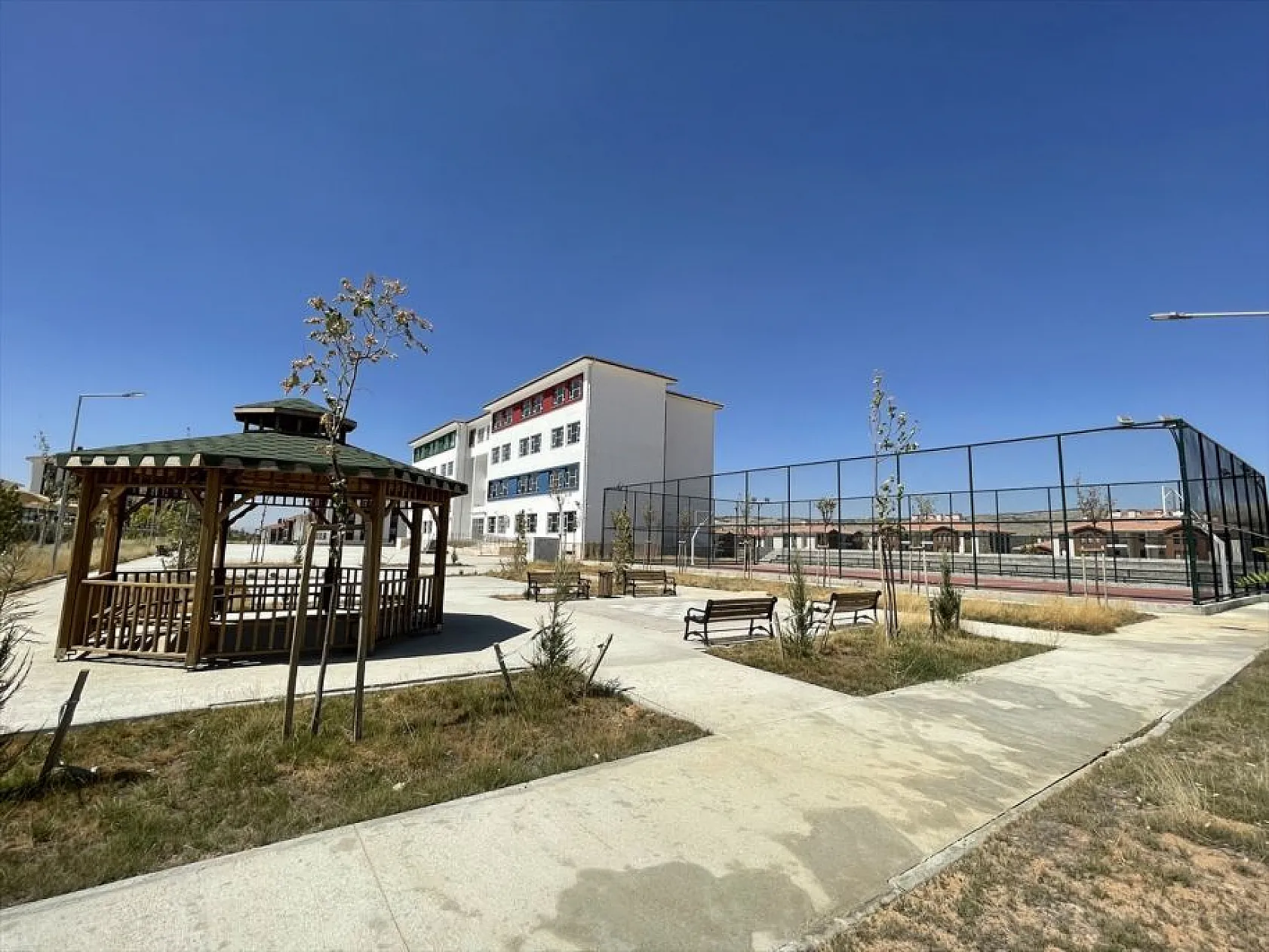 Elazığ'ın farklı noktalarında modern okullar yükseliyor