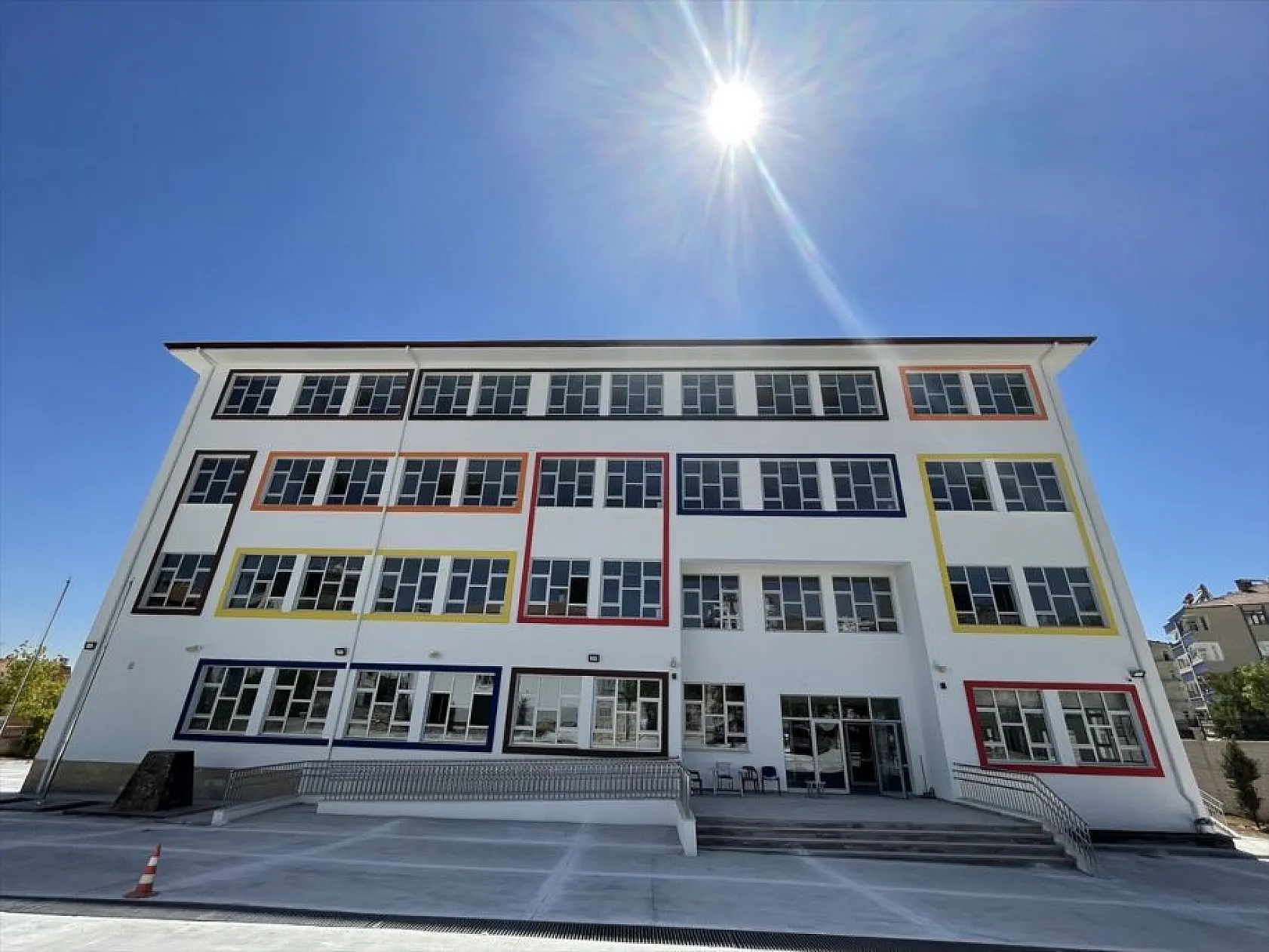 Elazığ'ın farklı noktalarında modern okullar yükseliyor