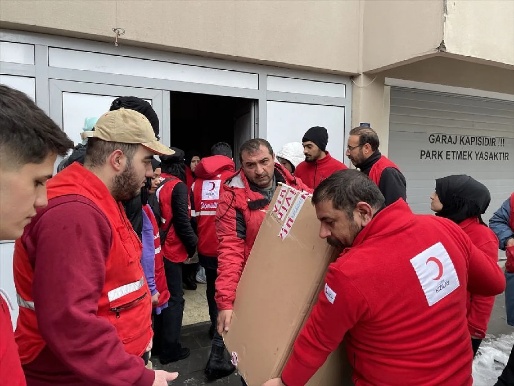 Elazığlı gençlerden deprem bölgelerine yardım eli