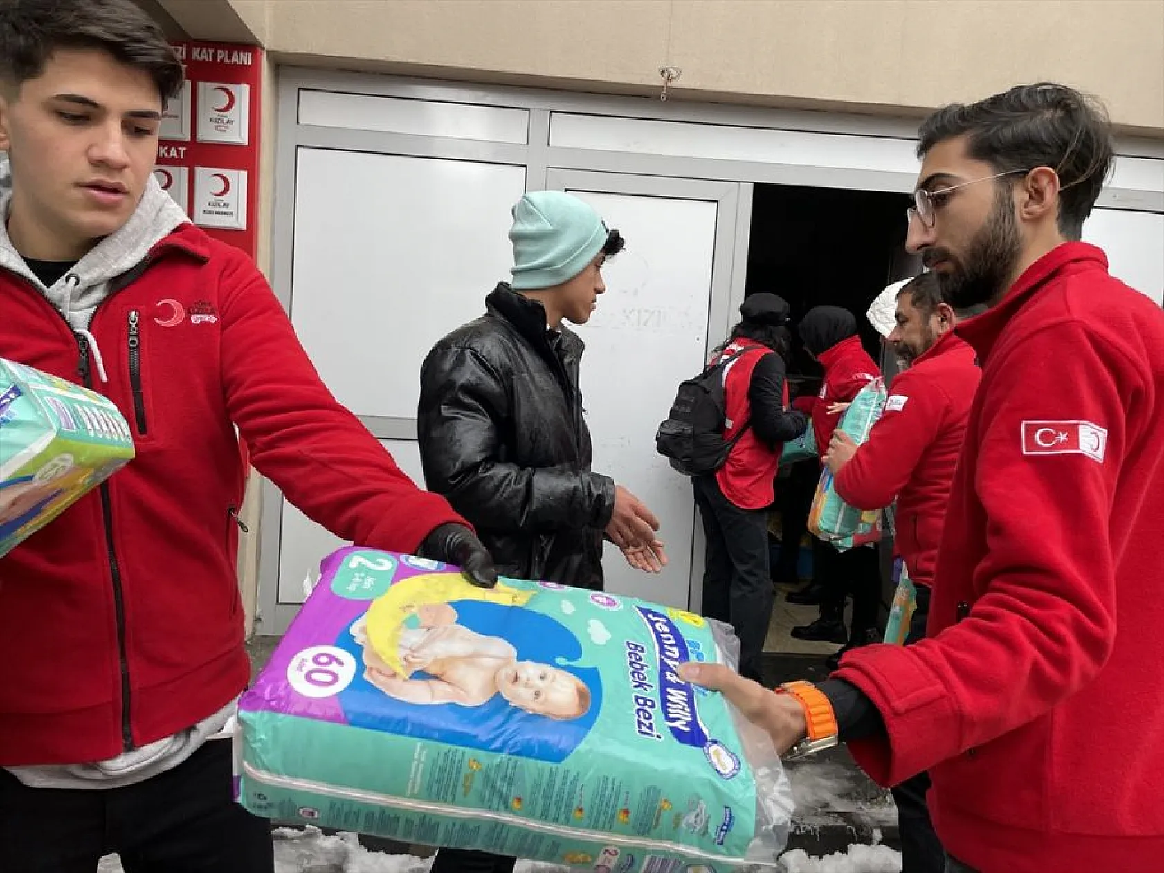 Elazığlı gençlerden deprem bölgelerine yardım eli