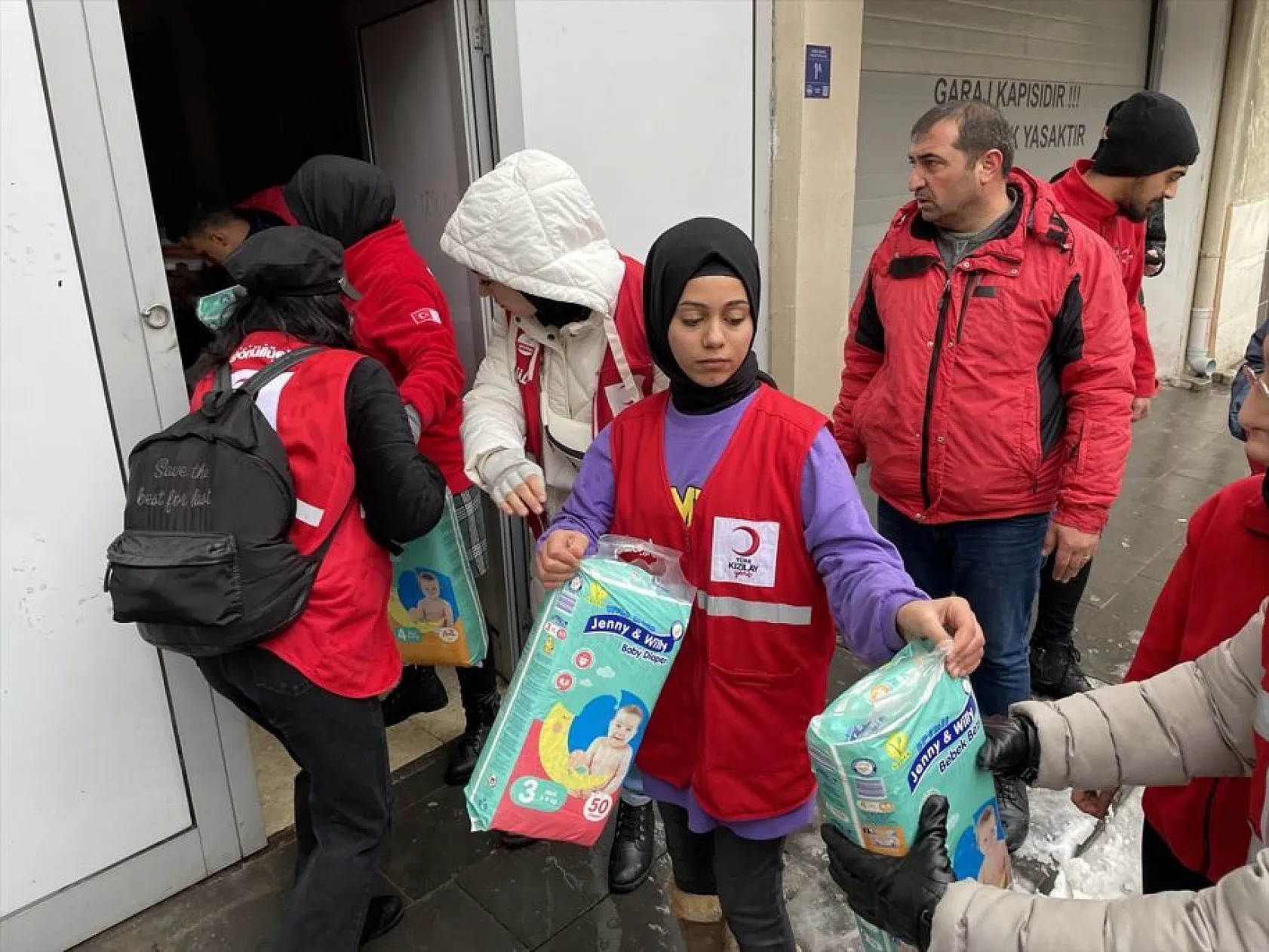 Elazığlı gençlerden deprem bölgelerine yardım eli