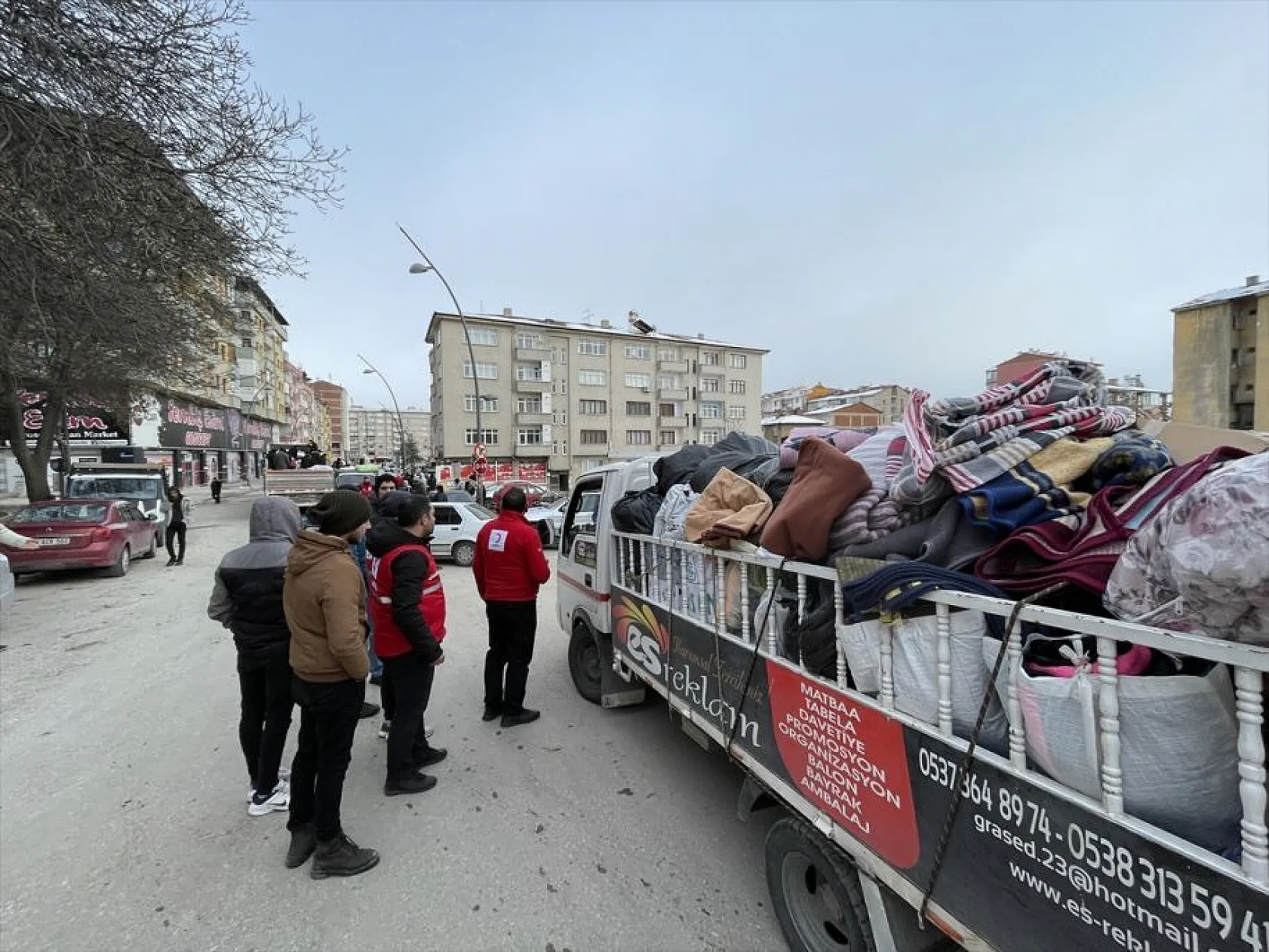 Elazığlı gençlerden deprem bölgelerine yardım eli
