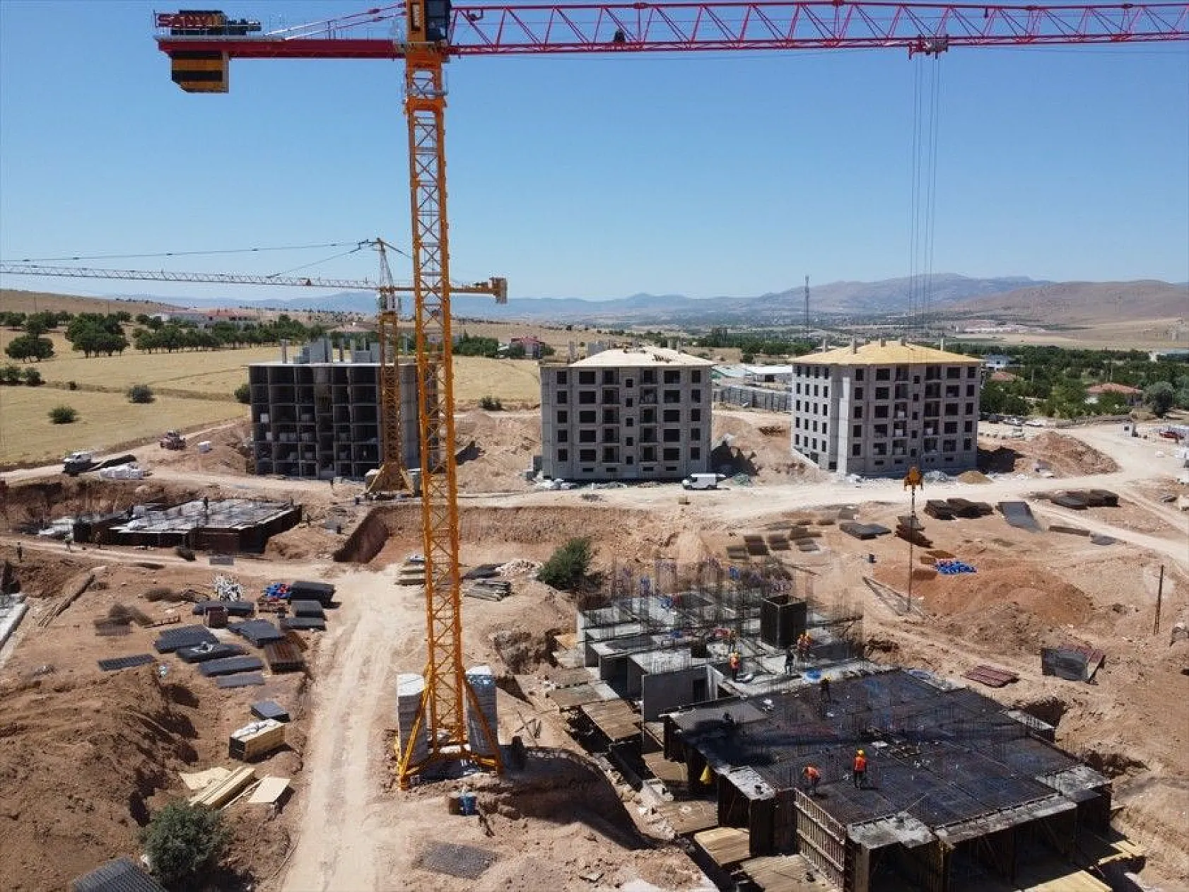 Elazığ'da depremzedeler için 2 bin 936 konut inşa ediliyor