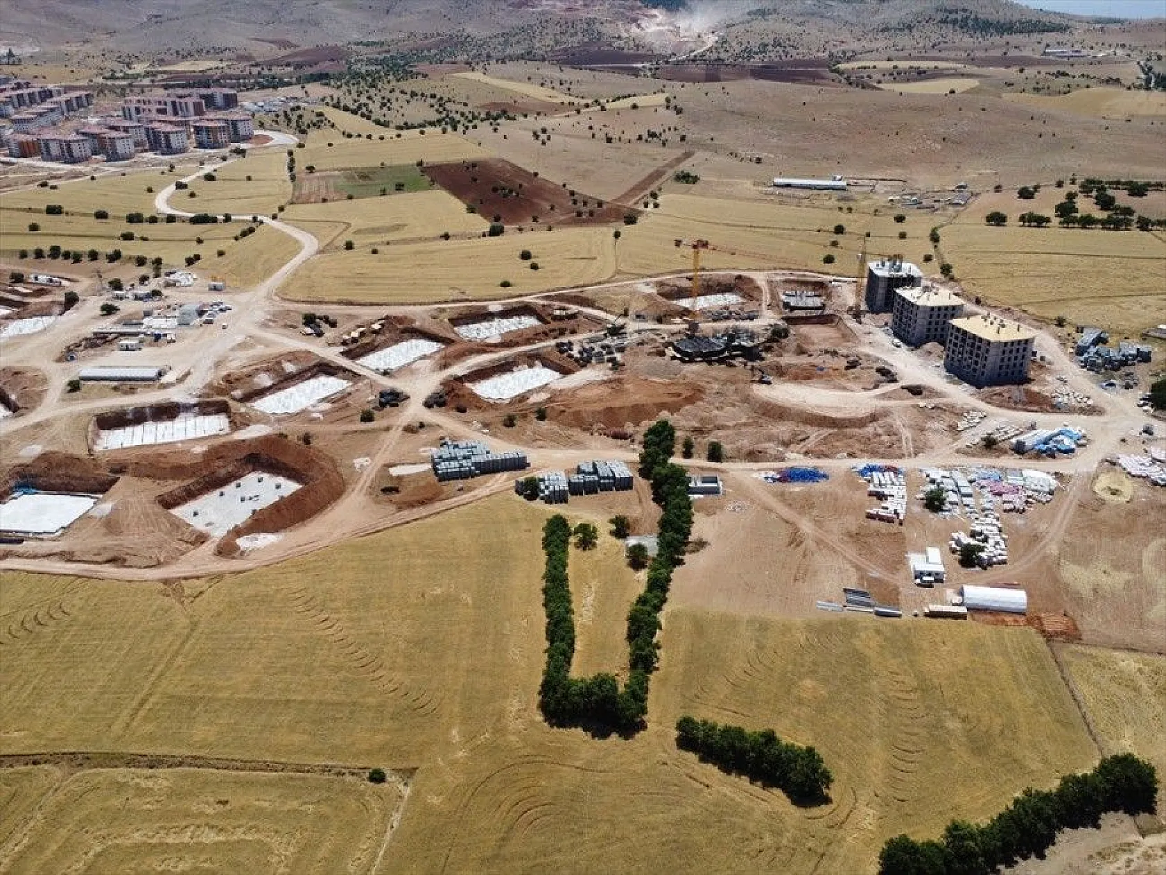 Elazığ'da depremzedeler için 2 bin 936 konut inşa ediliyor