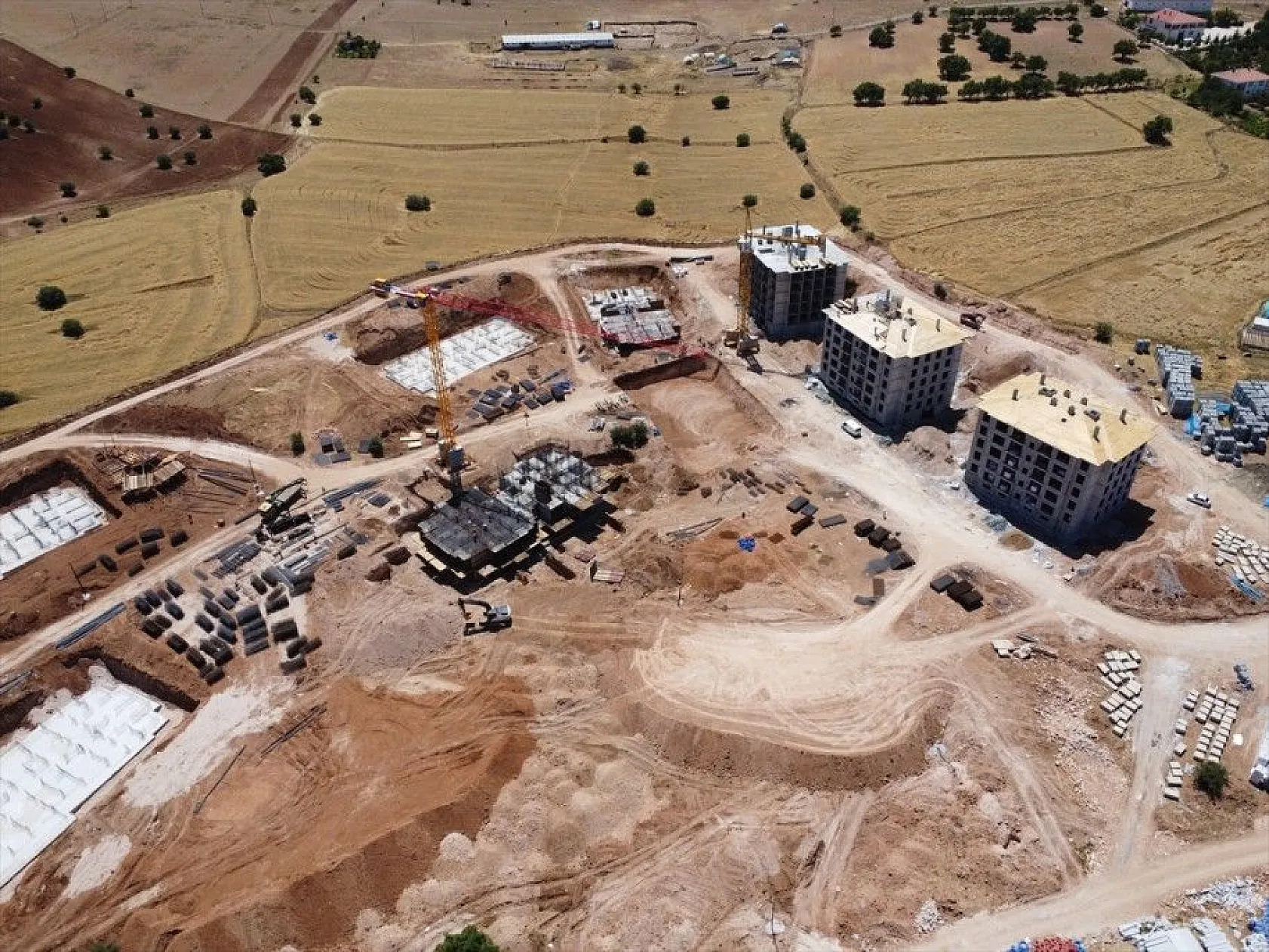 Elazığ'da depremzedeler için 2 bin 936 konut inşa ediliyor