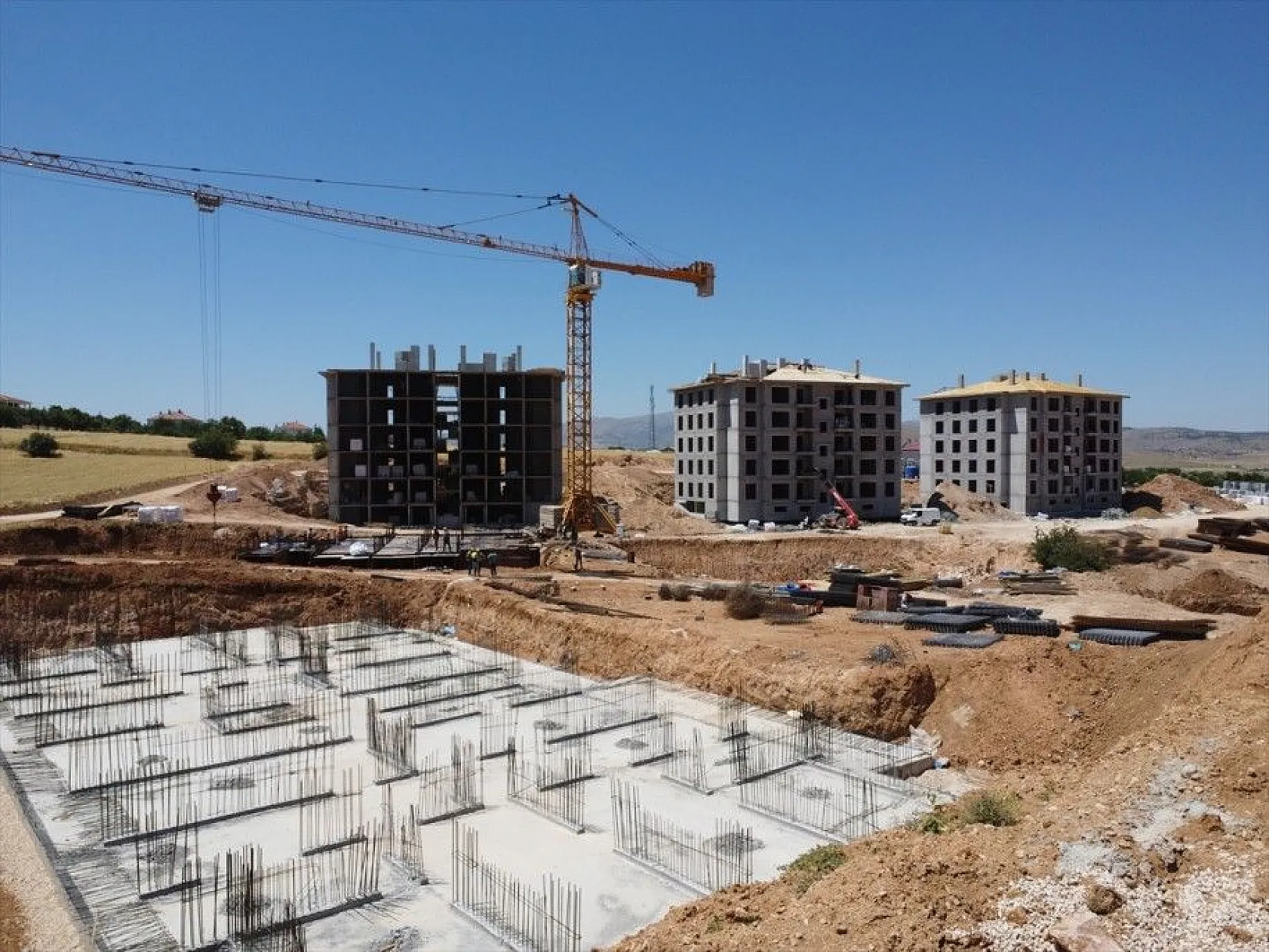 Elazığ'da depremzedeler için 2 bin 936 konut inşa ediliyor