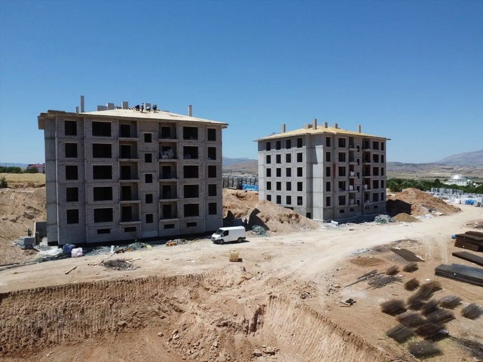 Elazığ'da depremzedeler için 2 bin 936 konut inşa ediliyor
