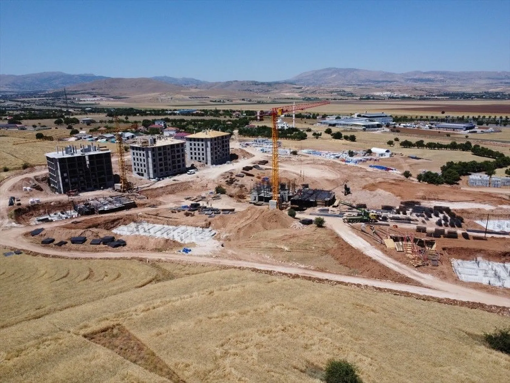 Elazığ'da depremzedeler için 2 bin 936 konut inşa ediliyor