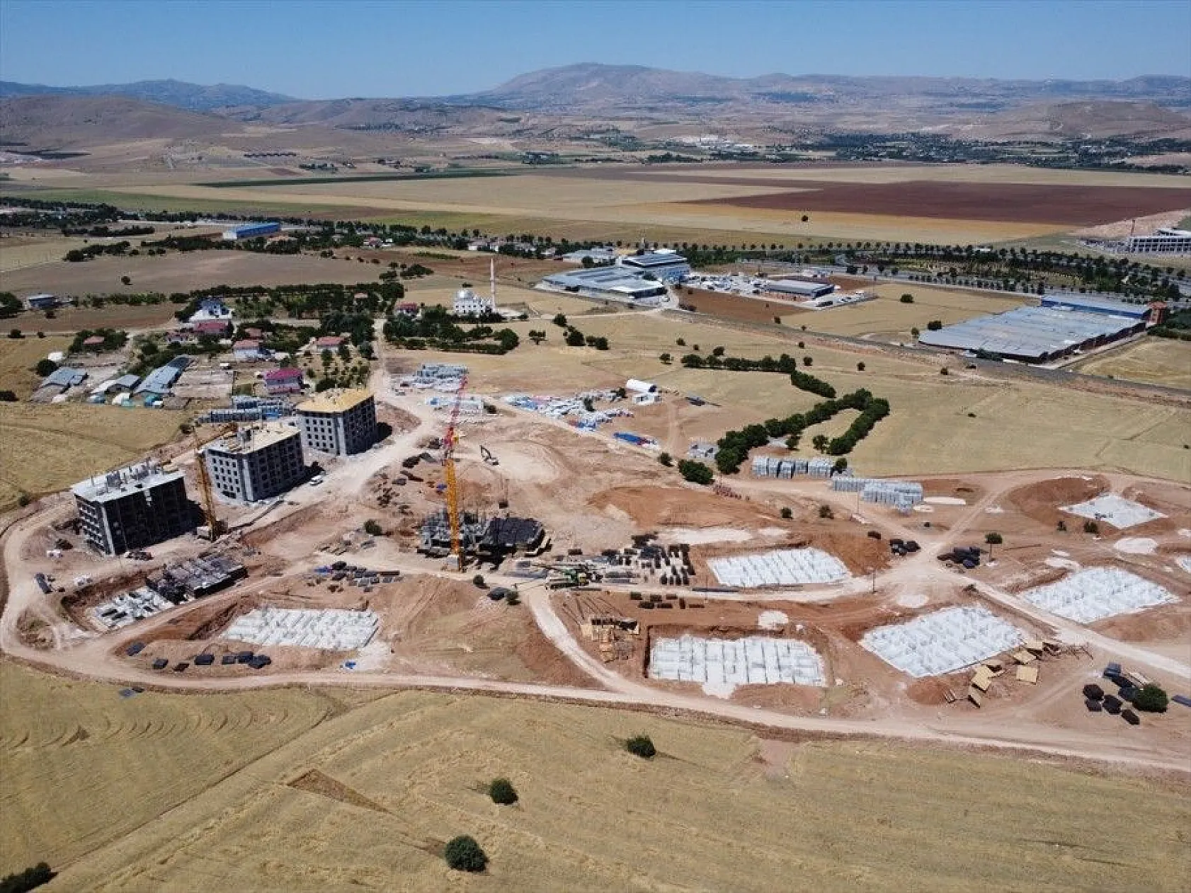 Elazığ'da depremzedeler için 2 bin 936 konut inşa ediliyor
