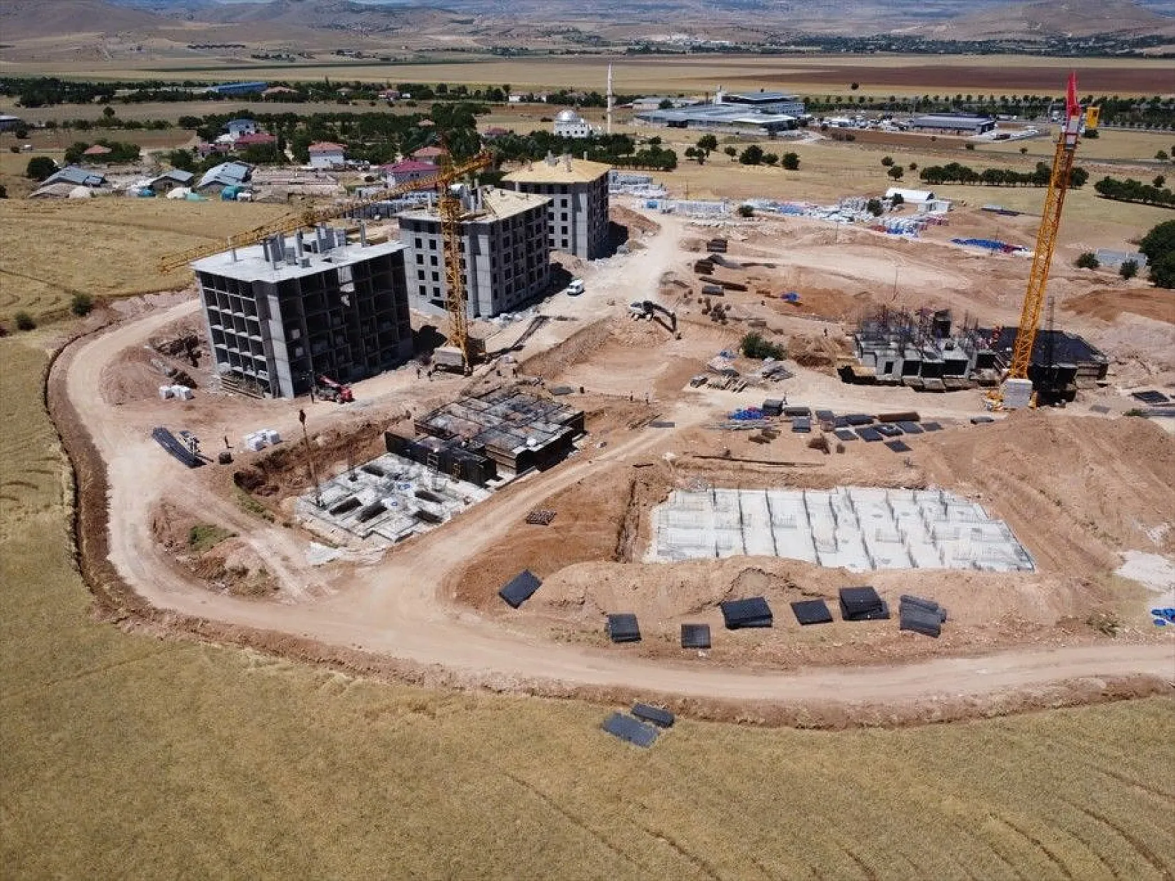 Elazığ'da depremzedeler için 2 bin 936 konut inşa ediliyor