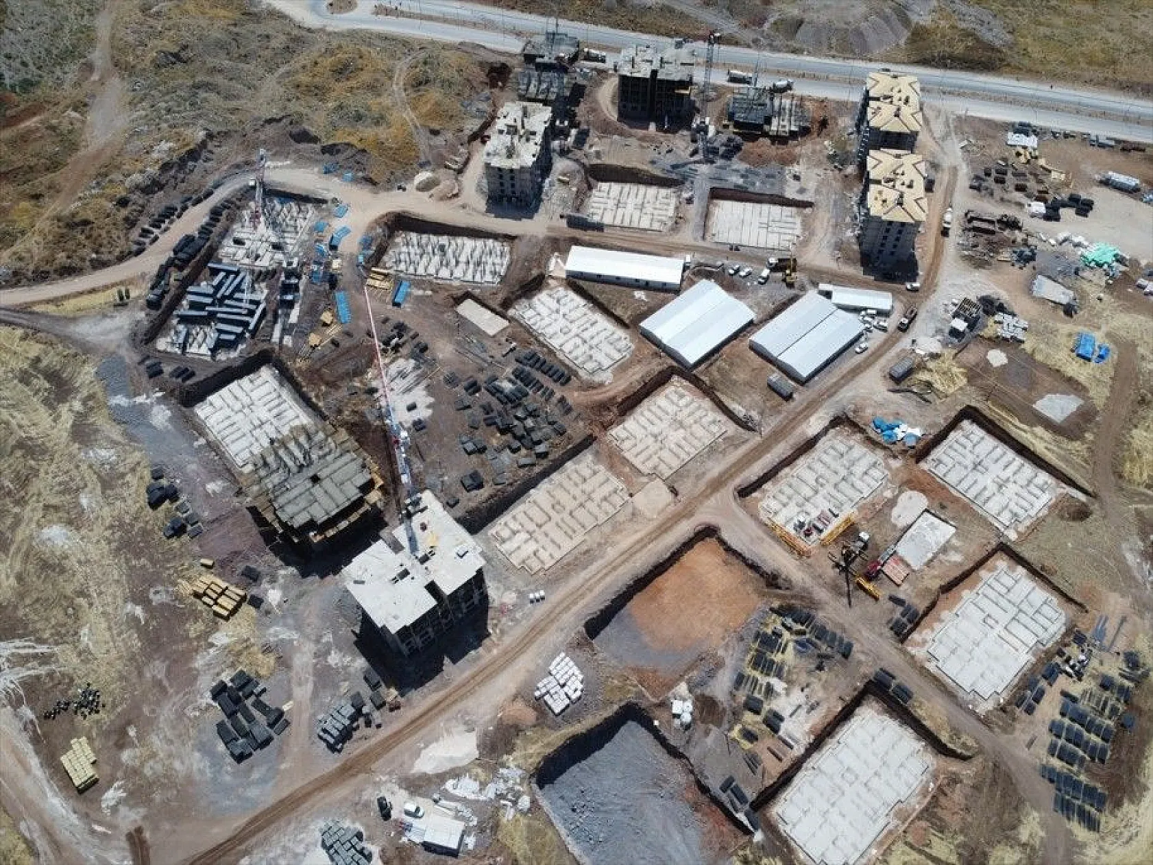 Elazığ'da 2 bin 936 deprem konutunun inşası sürüyor