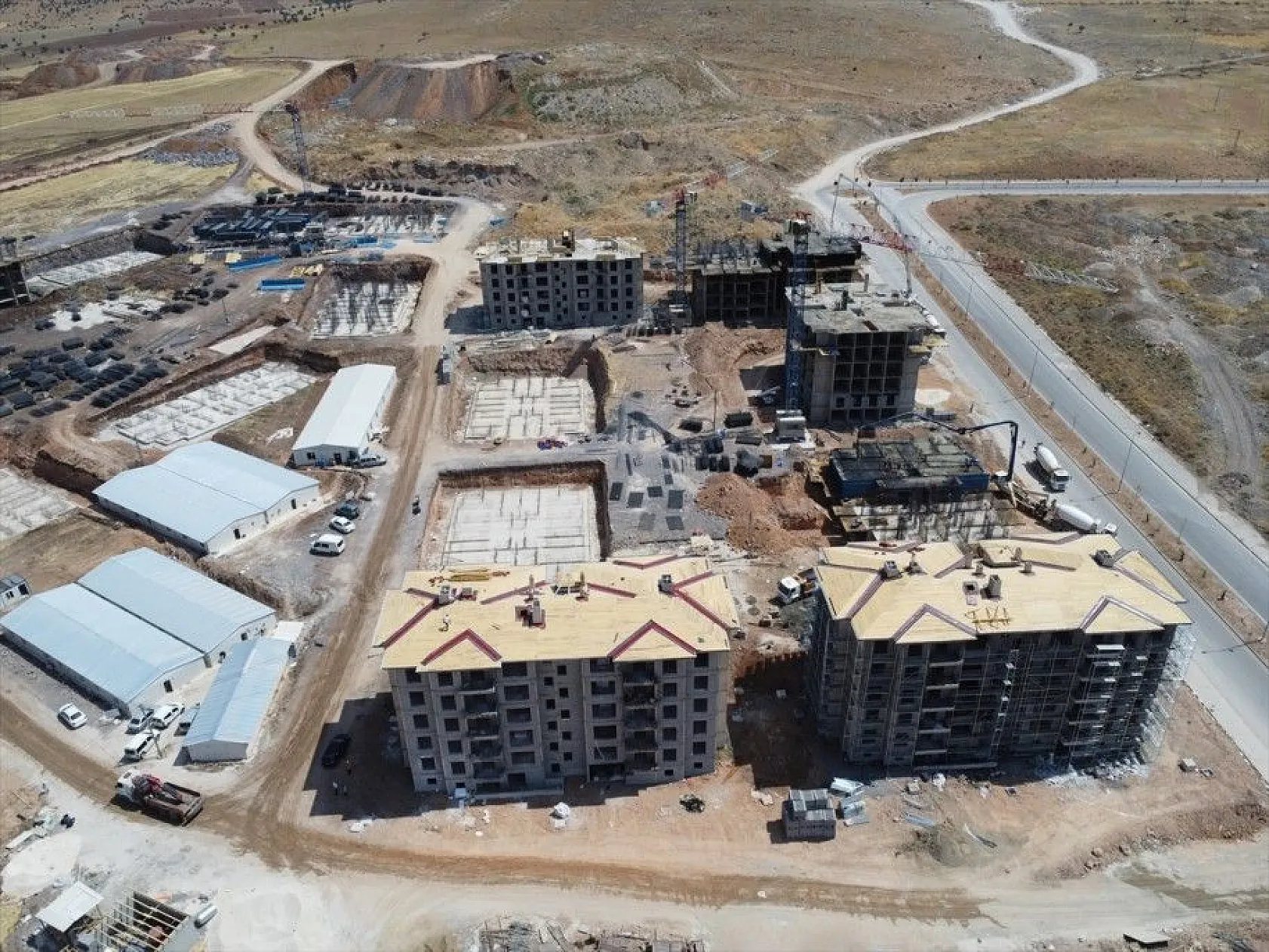 Elazığ'da 2 bin 936 deprem konutunun inşası sürüyor