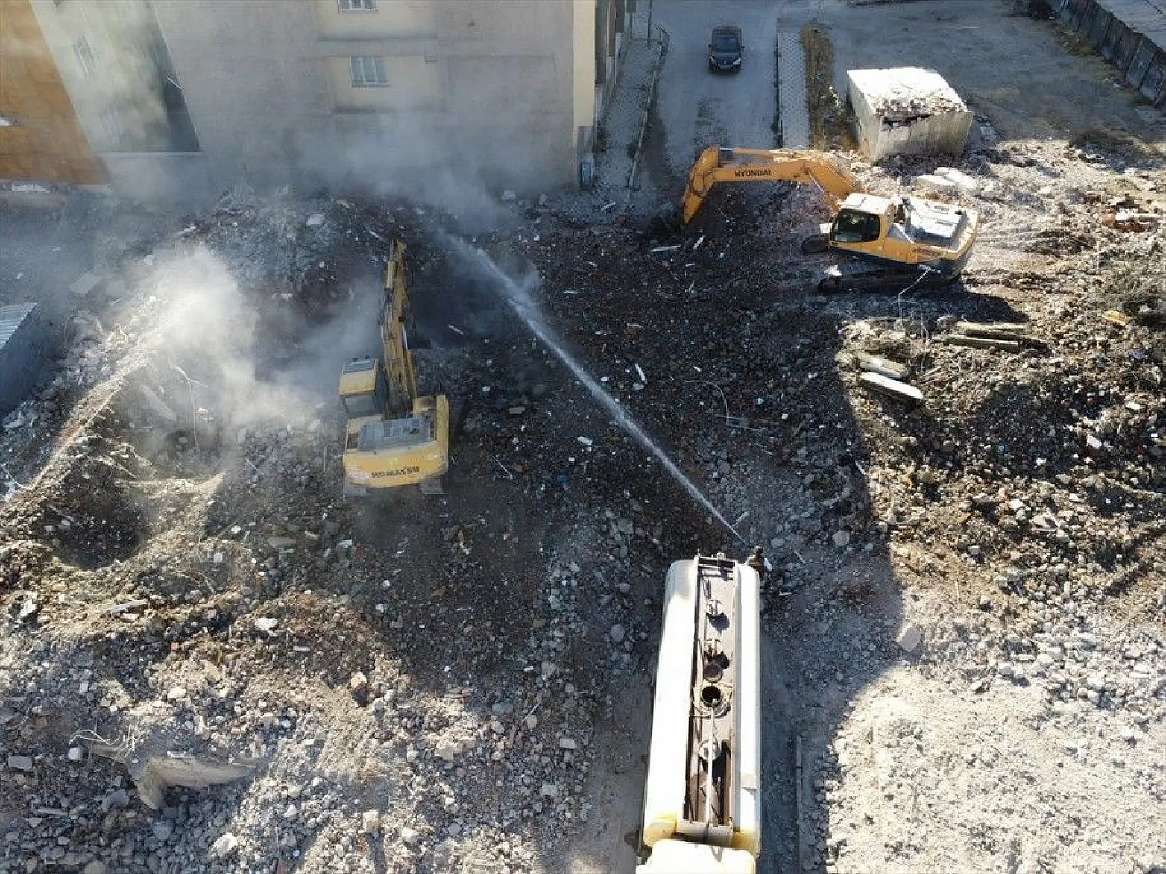 Elazığ'da ağır hasarlı binaların yüzde 46'sının yıkımı gerçekleştirildi