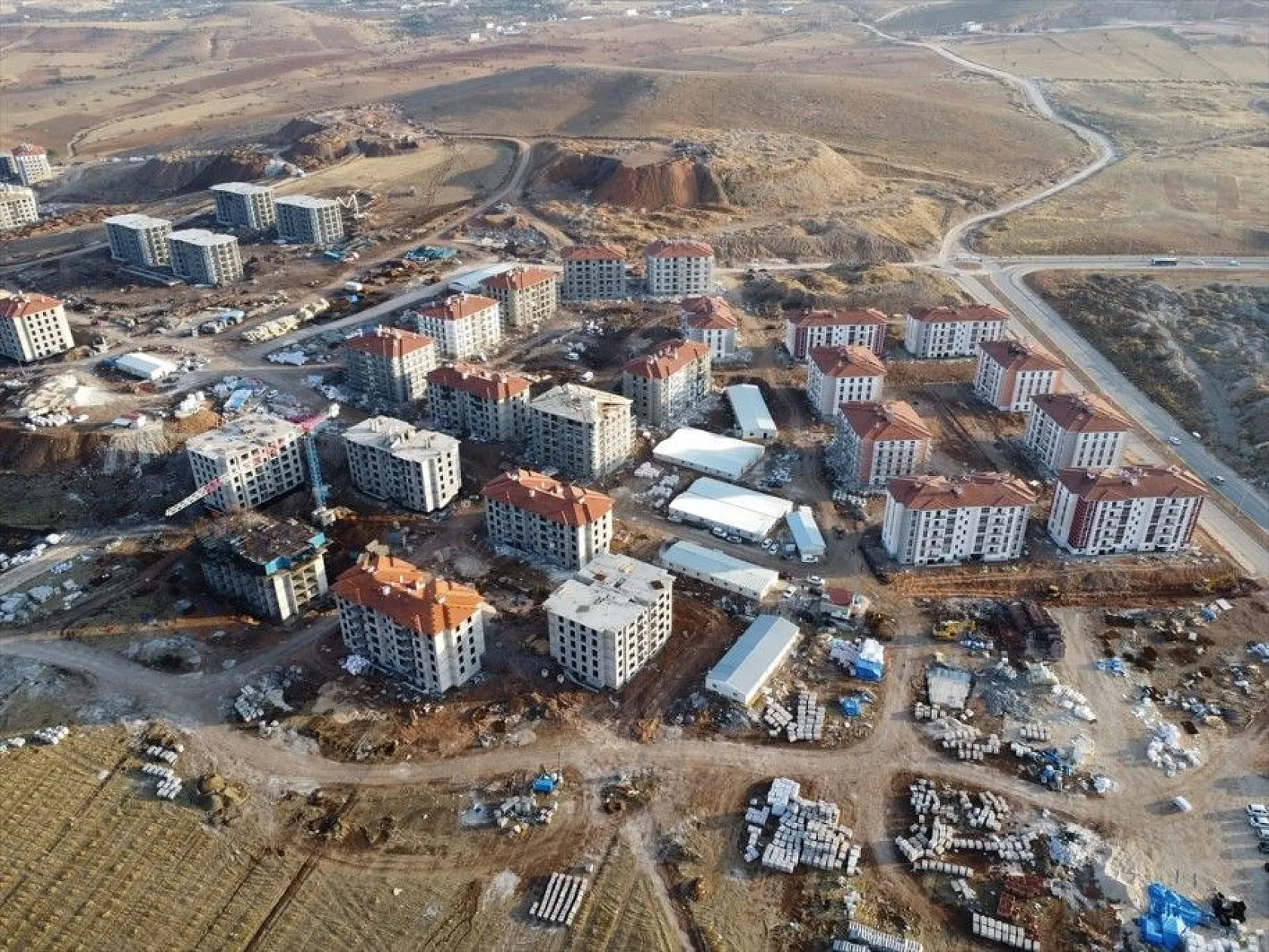 Elazığ'da 2 bin 936 deprem konutunun inşası etap etap ilerliyor