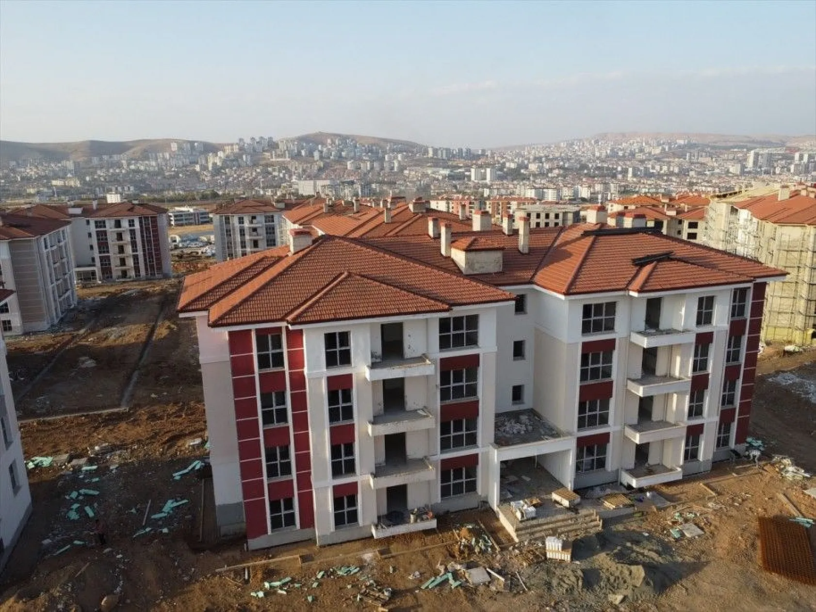 Elazığ'da 2 bin 936 deprem konutunun inşası etap etap ilerliyor