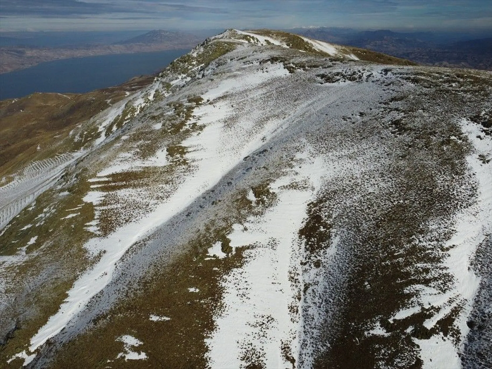 Göl manzaralı kayak merkezi yeni sezon için gün sayıyor
