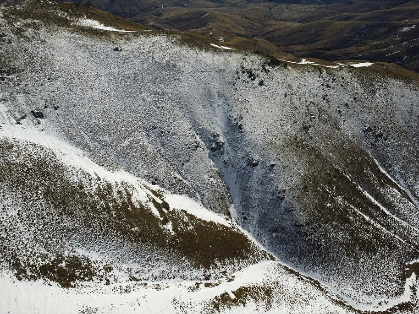 Göl manzaralı kayak merkezi yeni sezon için gün sayıyor