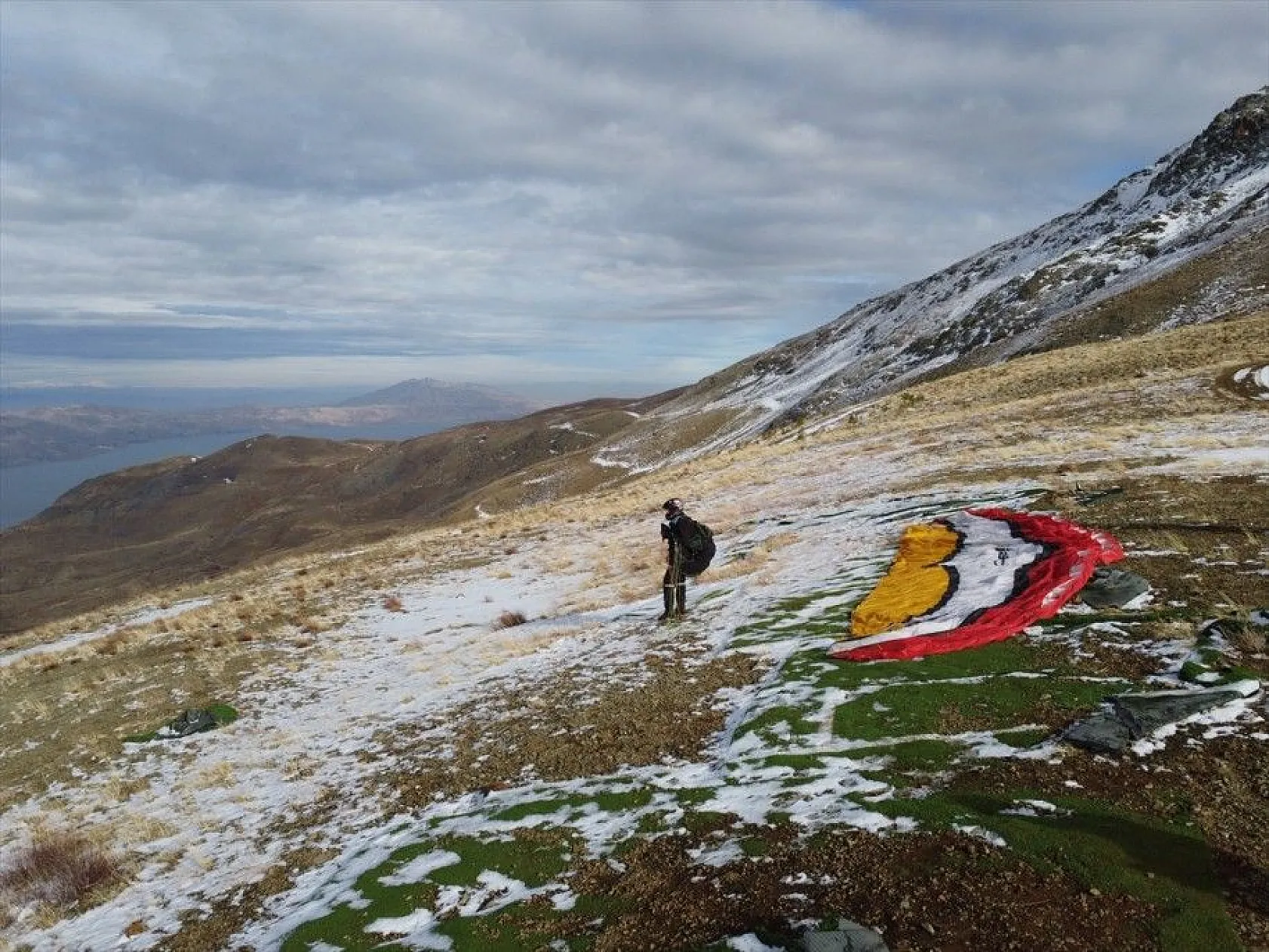 Göl manzaralı kayak merkezi yeni sezon için gün sayıyor