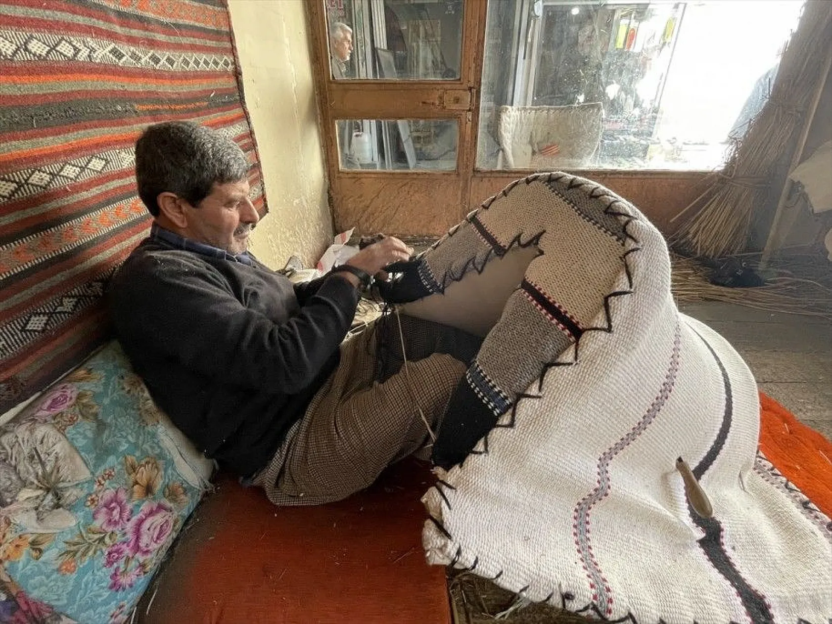 Elazığ'ın son palancısı dede yadigarı mesleğini 43 yıldır sürdürüyor