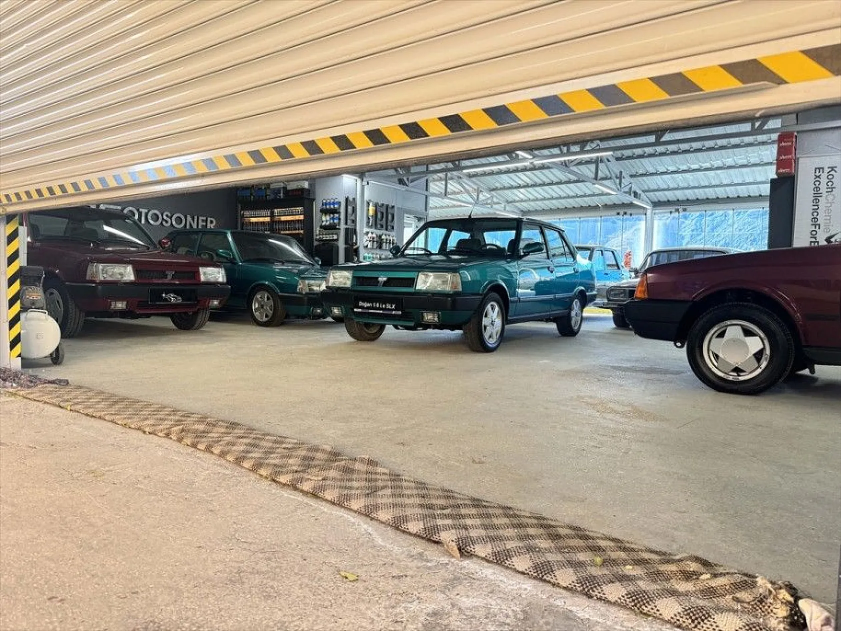 Evlerinin teraslarını garaja dönüştürdüler