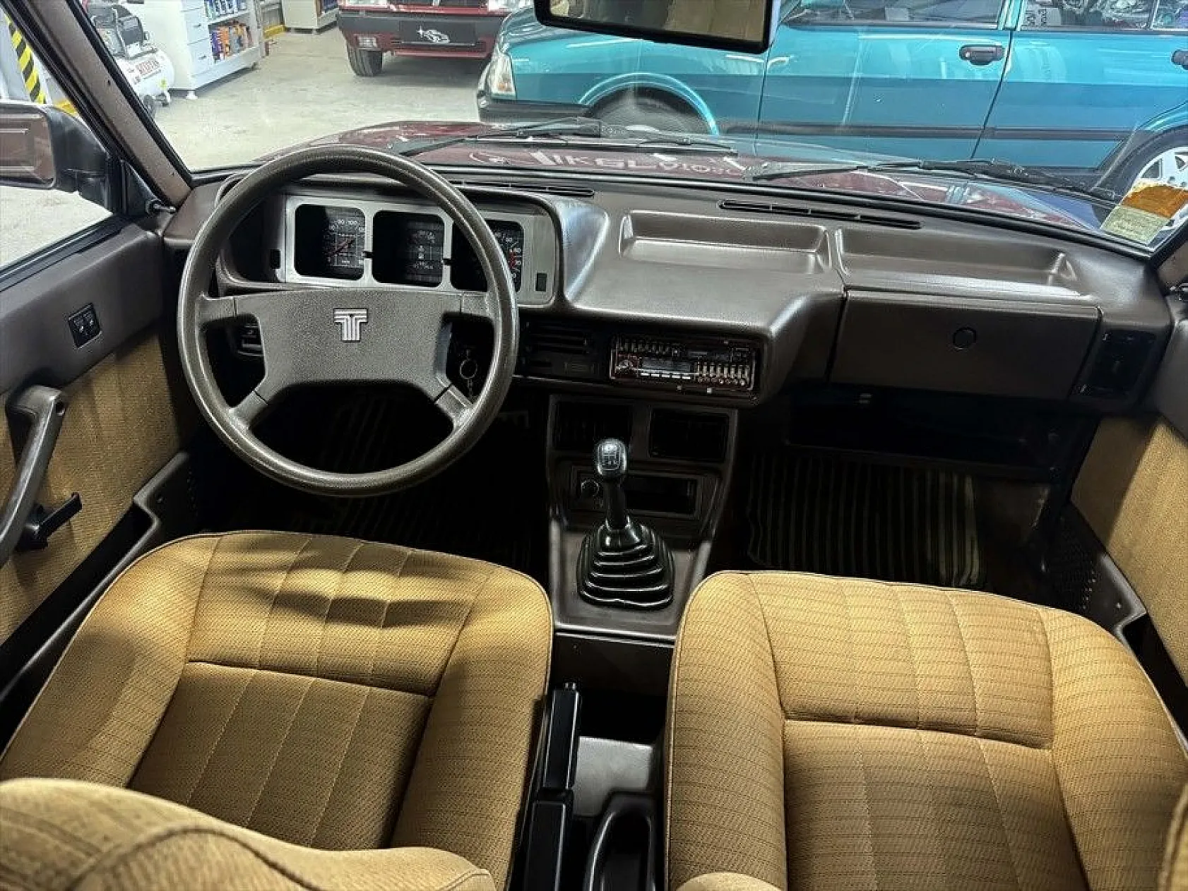 Evlerinin teraslarını garaja dönüştürdüler