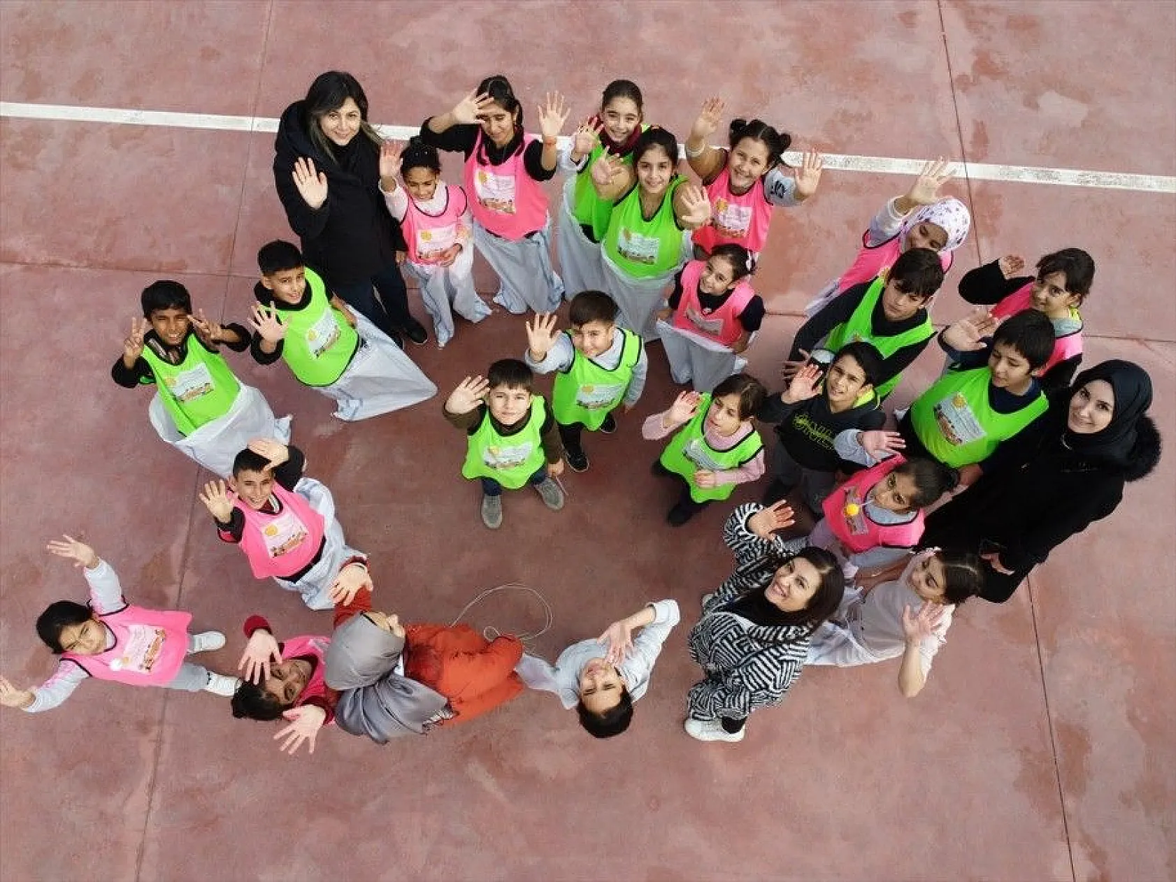 İlkokul öğrencileri geleneksel oyunlarla buluşuyor